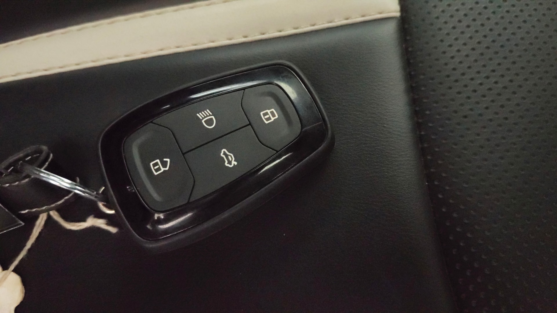View 2024 Tata Nexon Revotron XE Image 18 Used 2024 Tata Nexon Revotron XE Image 18