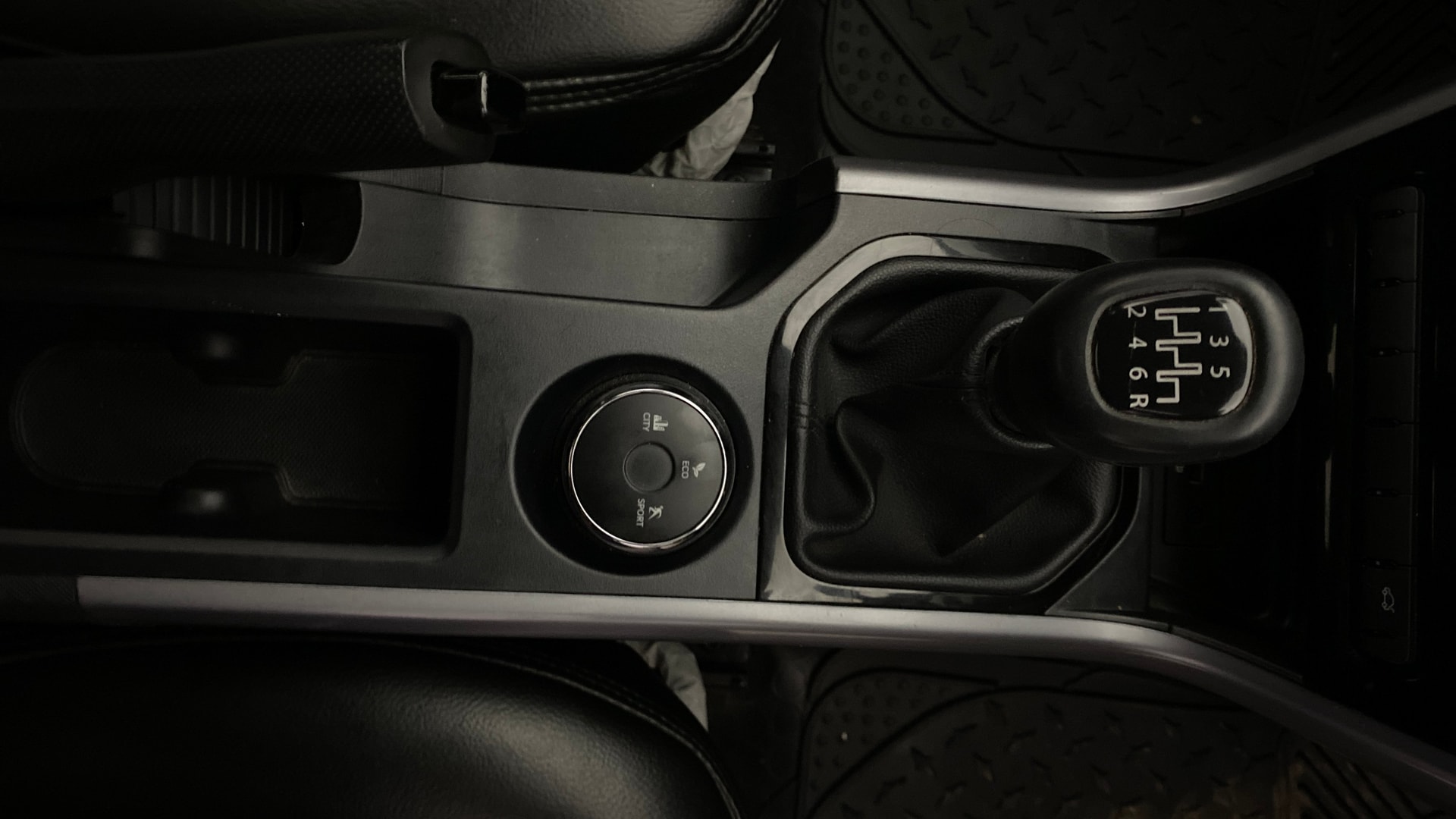 View 2022 Tata Nexon Revotron XE Image 39 Used 2022 Tata Nexon Revotron XE Image 39