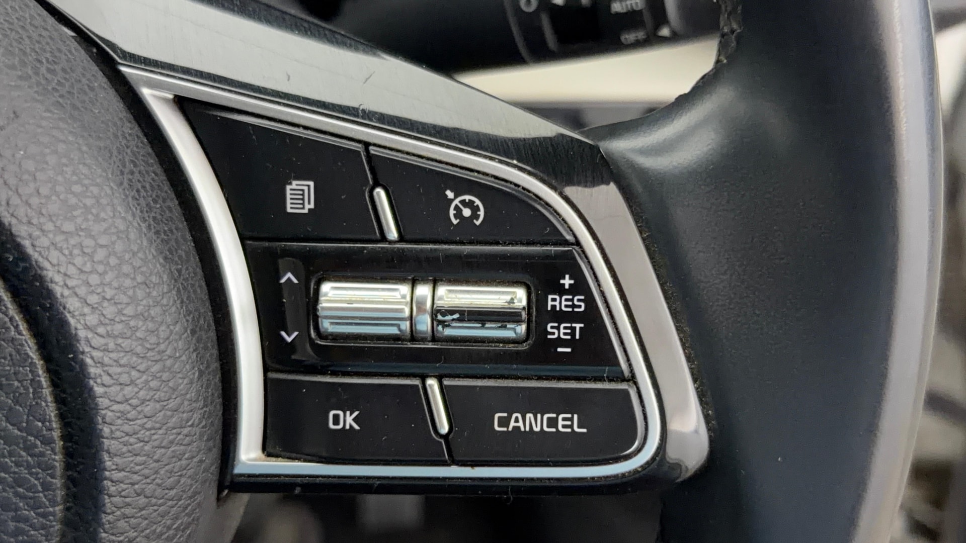 View 2021 Kia Sonet HTX iMT Petrol Image 3 Used 2021 Kia Sonet HTX iMT Petrol Image 3