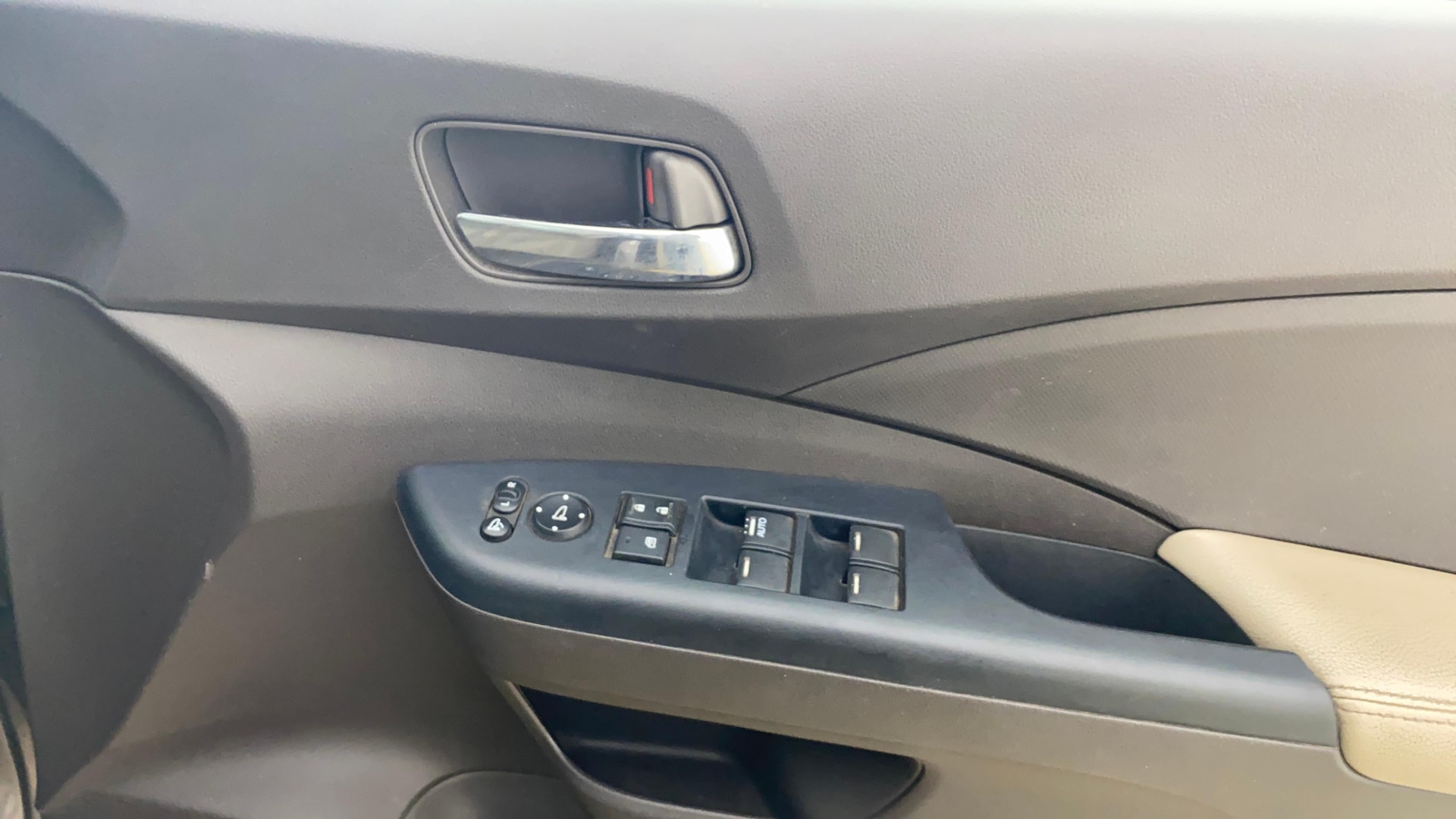 View 2015 Honda CR-V 2.0L AT Petrol Image 40 Used 2015 Honda CR-V 2.0L AT Petrol Image 40