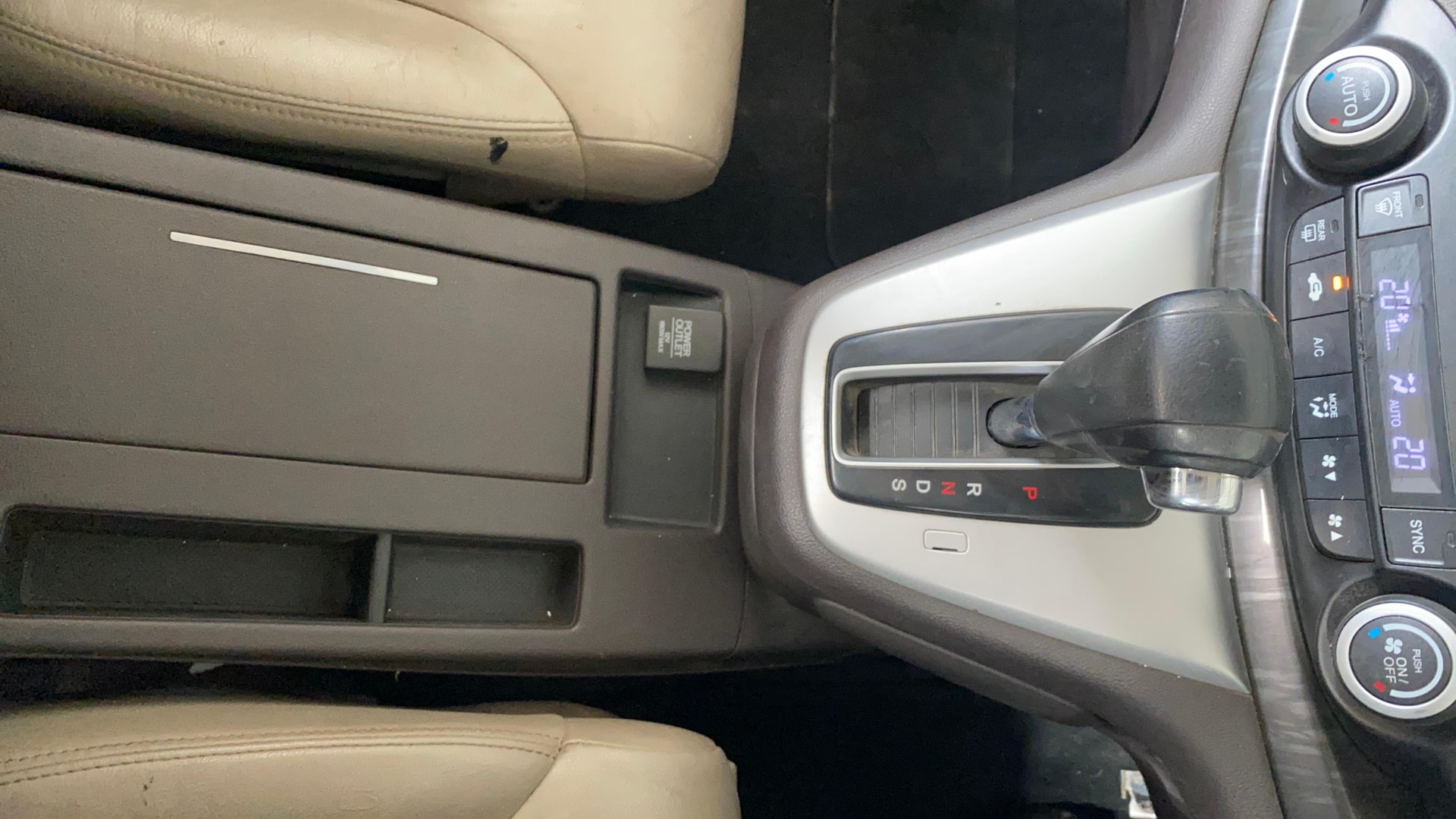 View 2015 Honda CR-V 2.0L AT Petrol Image 43 Used 2015 Honda CR-V 2.0L AT Petrol Image 43