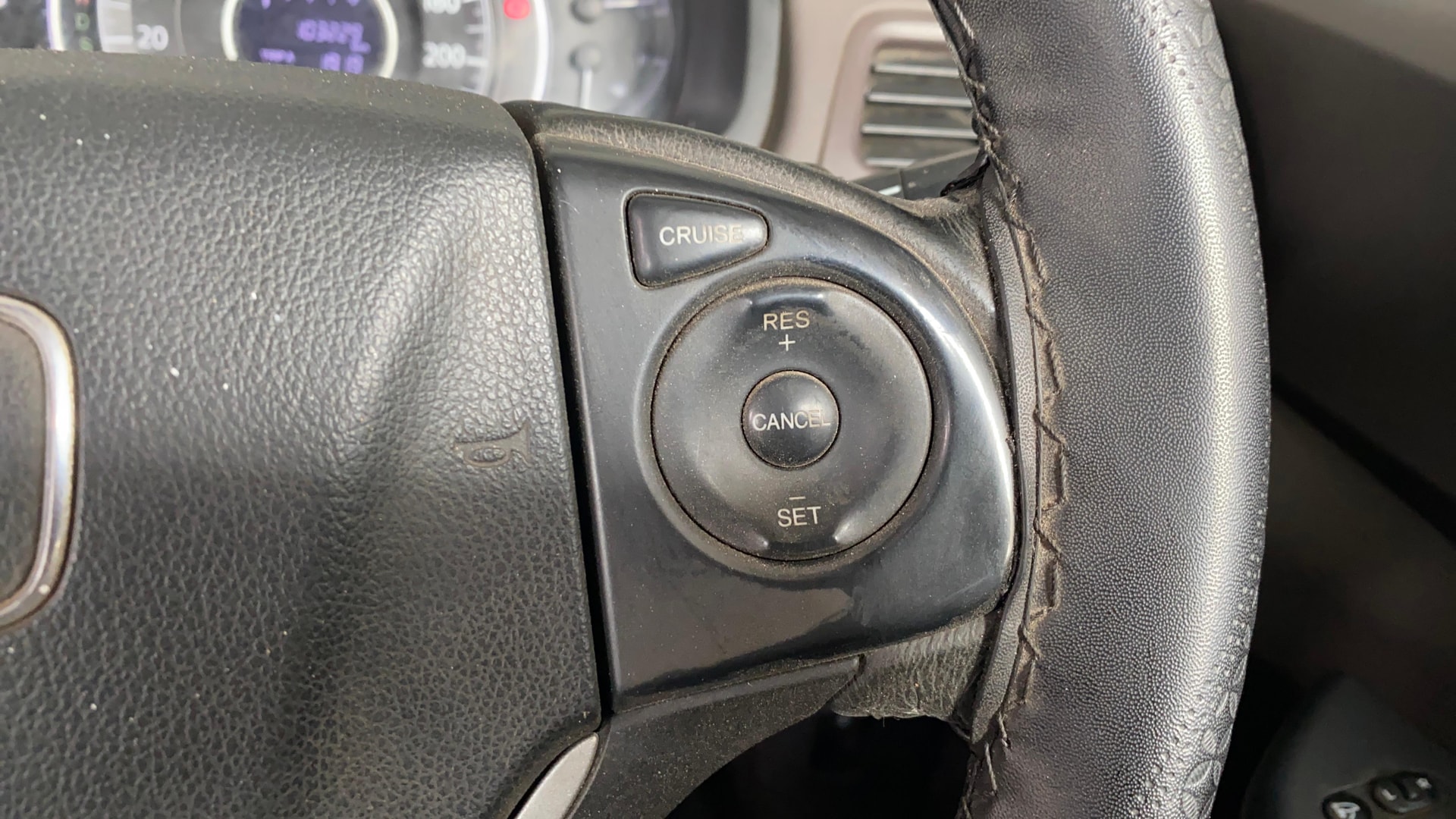 View 2015 Honda CR-V 2.0L AT Petrol Image 3 Used 2015 Honda CR-V 2.0L AT Petrol Image 3