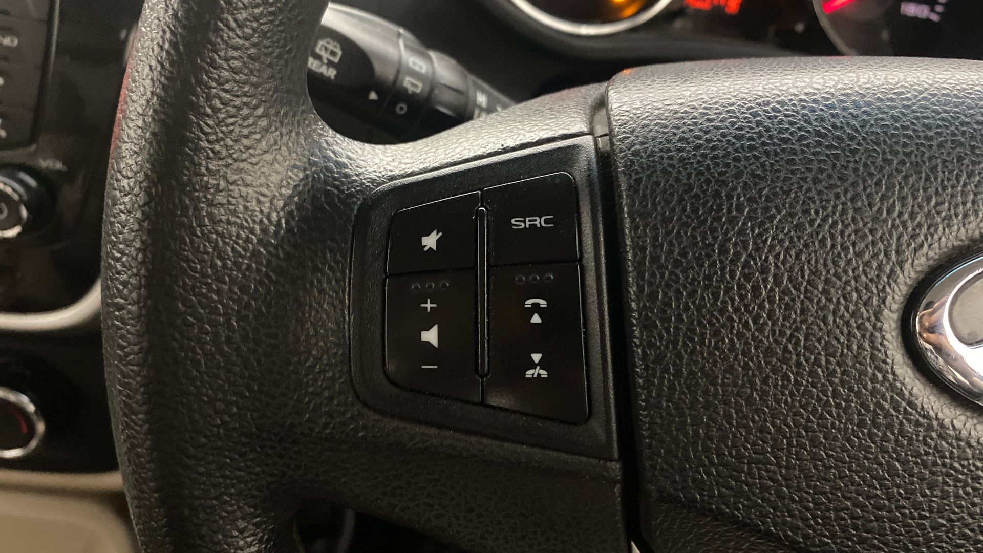 View 2018 Mahindra TUV300 T8 Image 3 Used 2018 Mahindra TUV300 T8 Image 3