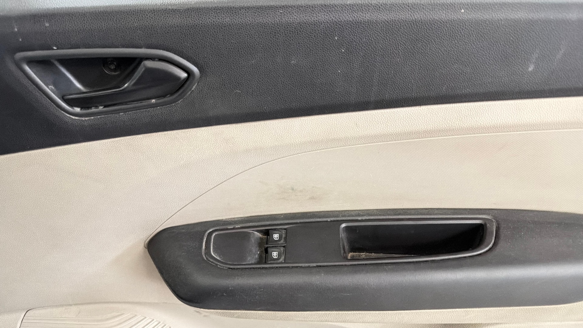 View 2022 Renault Triber RXE Image 33 Used 2022 Renault Triber RXE Image 33