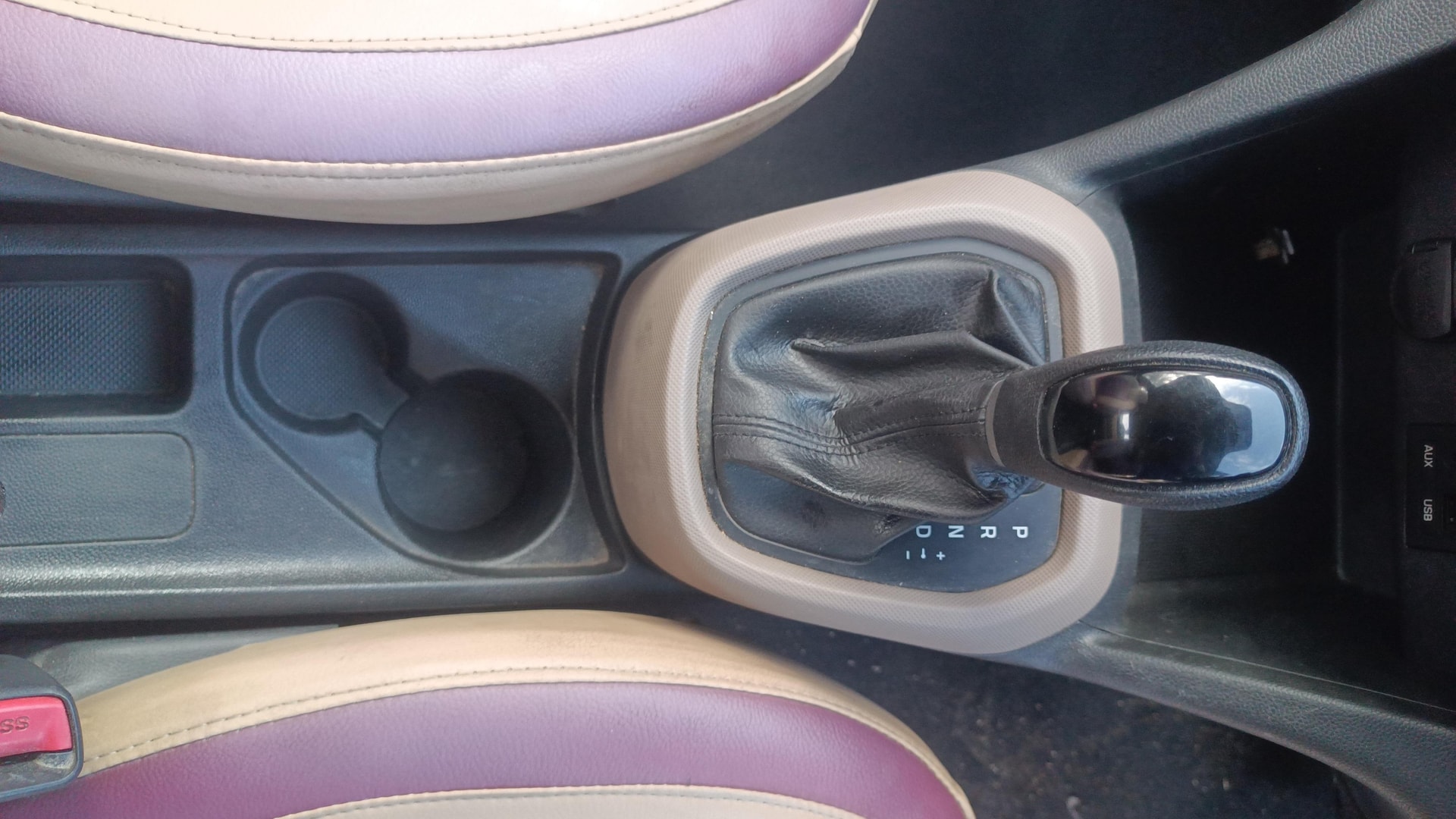 View 2014 Hyundai Grand i10 1.2 Sportz AT Petrol Image 38 Used 2014 Hyundai Grand i10 1.2 Sportz AT Petrol Image 38