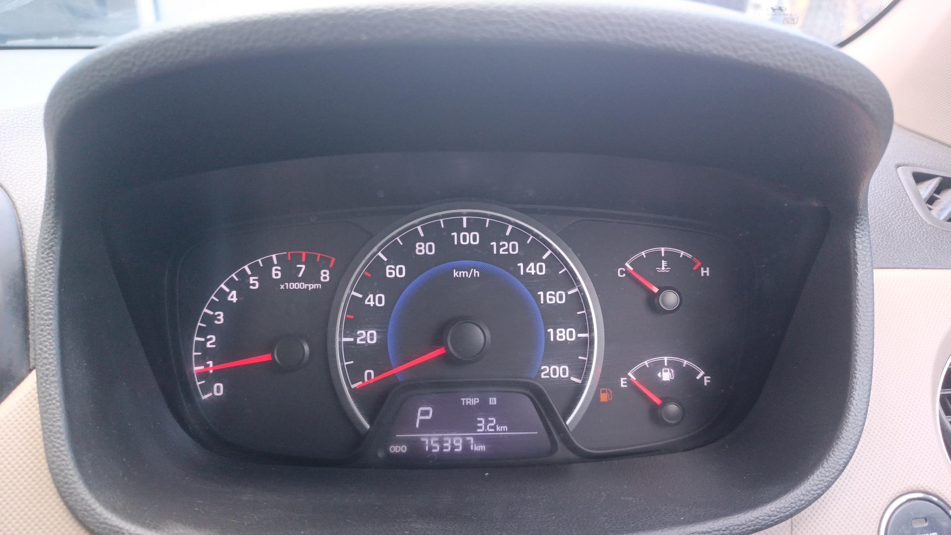 View 2014 Hyundai Grand i10 1.2 Sportz AT Petrol Image 34 Used 2014 Hyundai Grand i10 1.2 Sportz AT Petrol Image 34