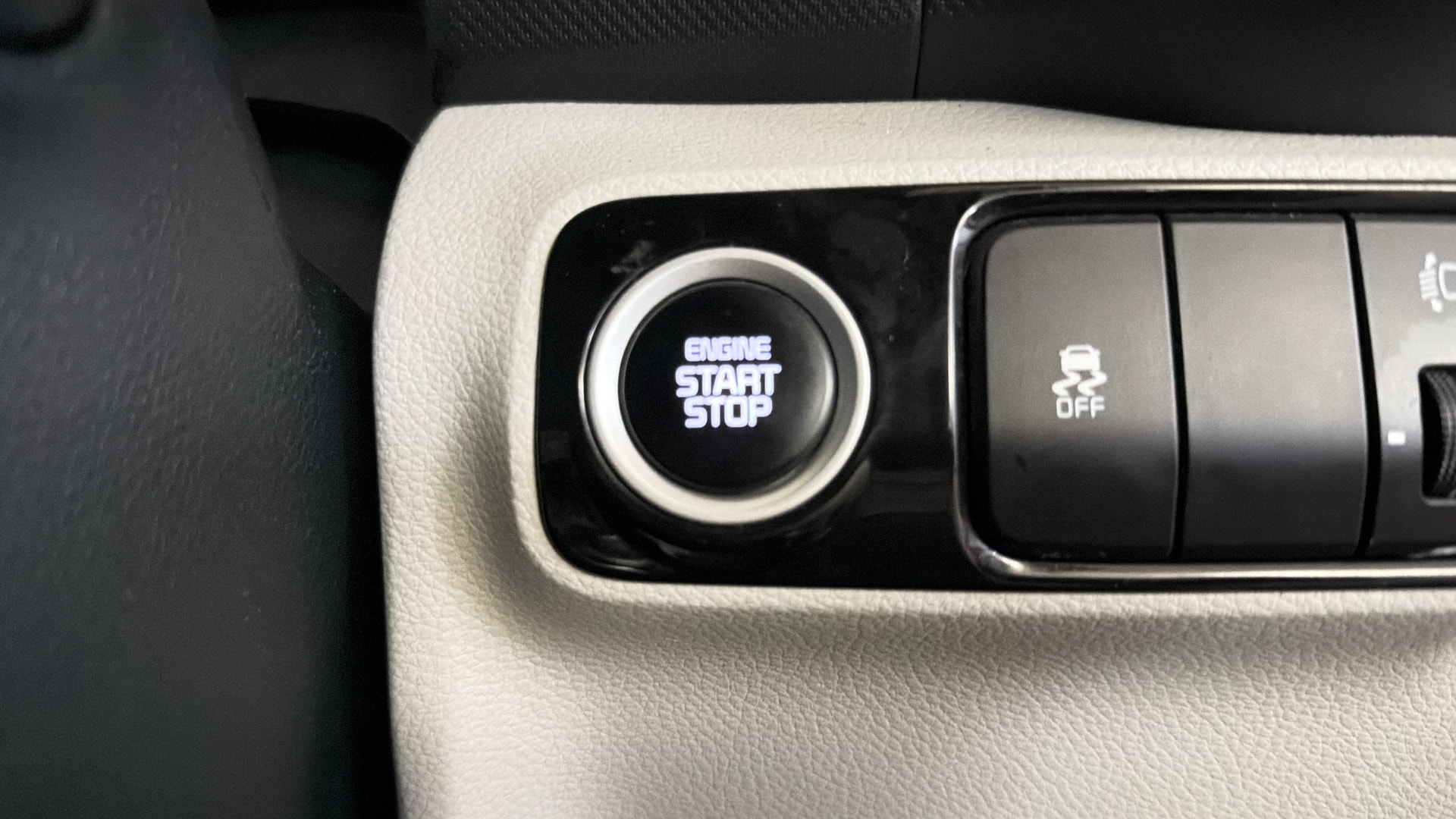 View 2022 Kia Sonet HTX iMT Petrol Image 39 Used 2022 Kia Sonet HTX iMT Petrol Image 39