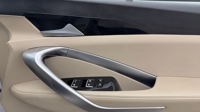 View MG Hector Image 39 Used MG Hector Image 39