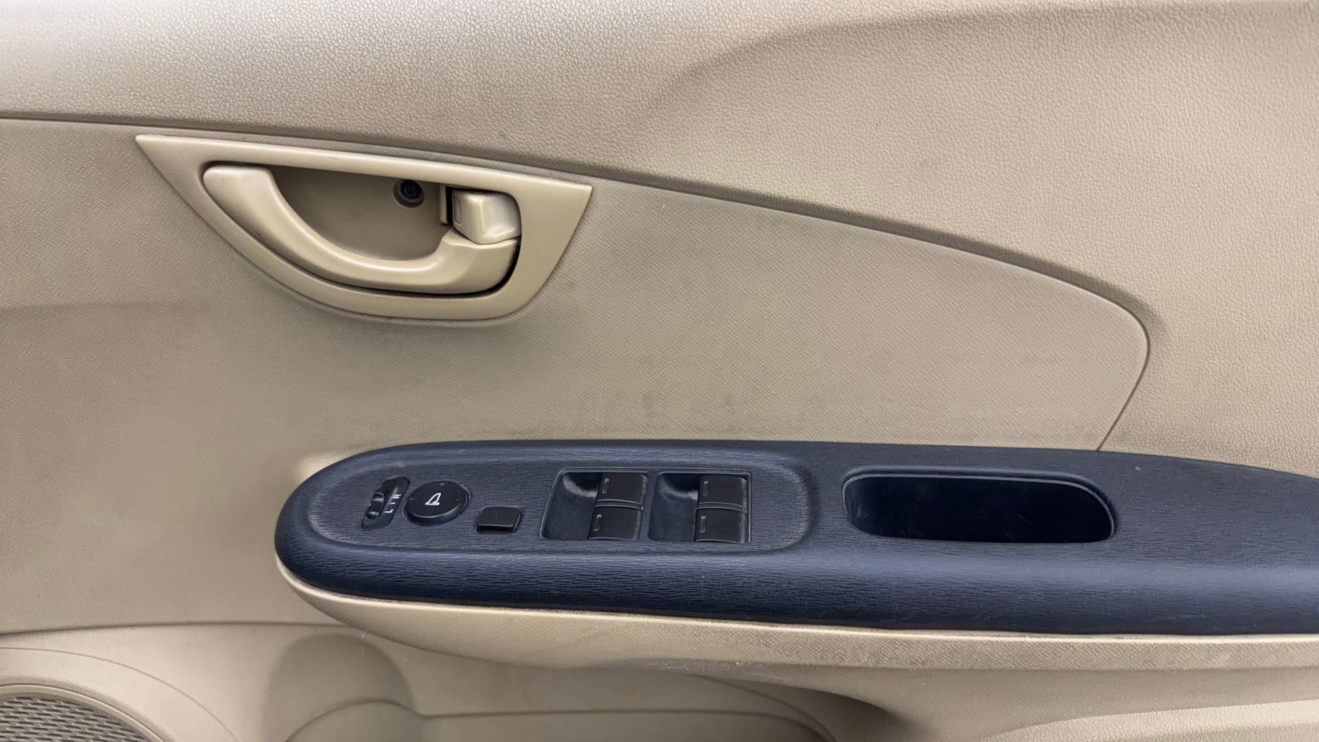 View 2015 Honda Amaze E MT Petrol BS IV Image 33 Used 2015 Honda Amaze E MT Petrol BS IV Image 33