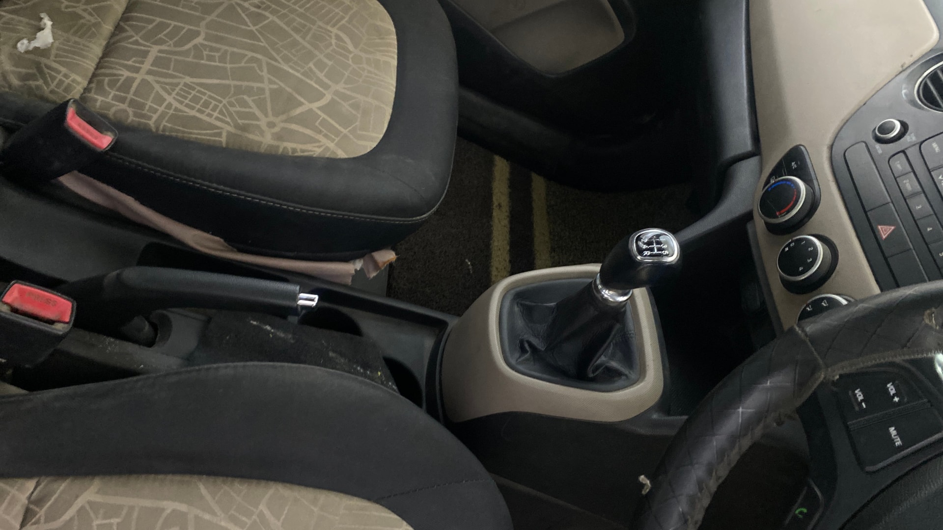 View 2014 Hyundai Grand i10 1.2 Asta Petrol Image 38 Used 2014 Hyundai Grand i10 1.2 Asta Petrol Image 38