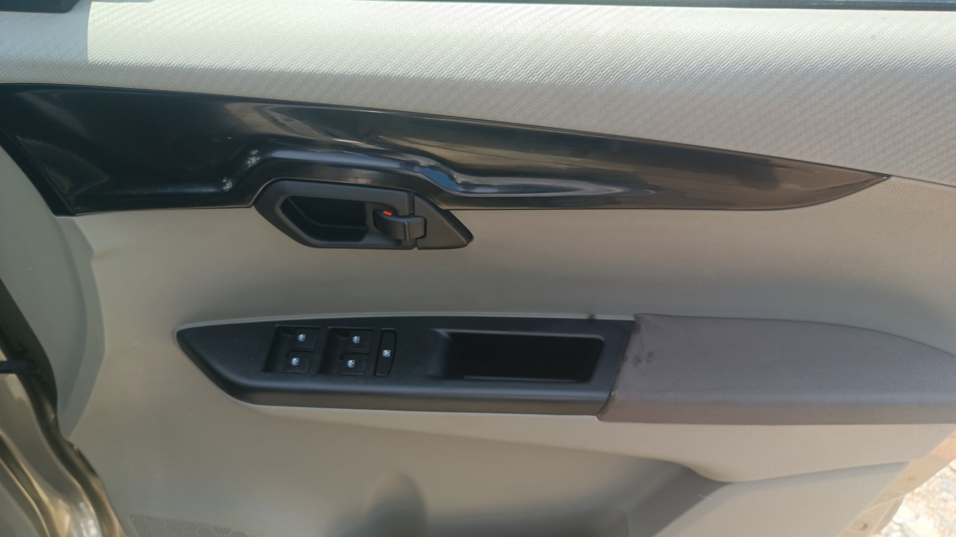 Used 2016 Mahindra KUV100 Used 2016 Mahindra KUV100