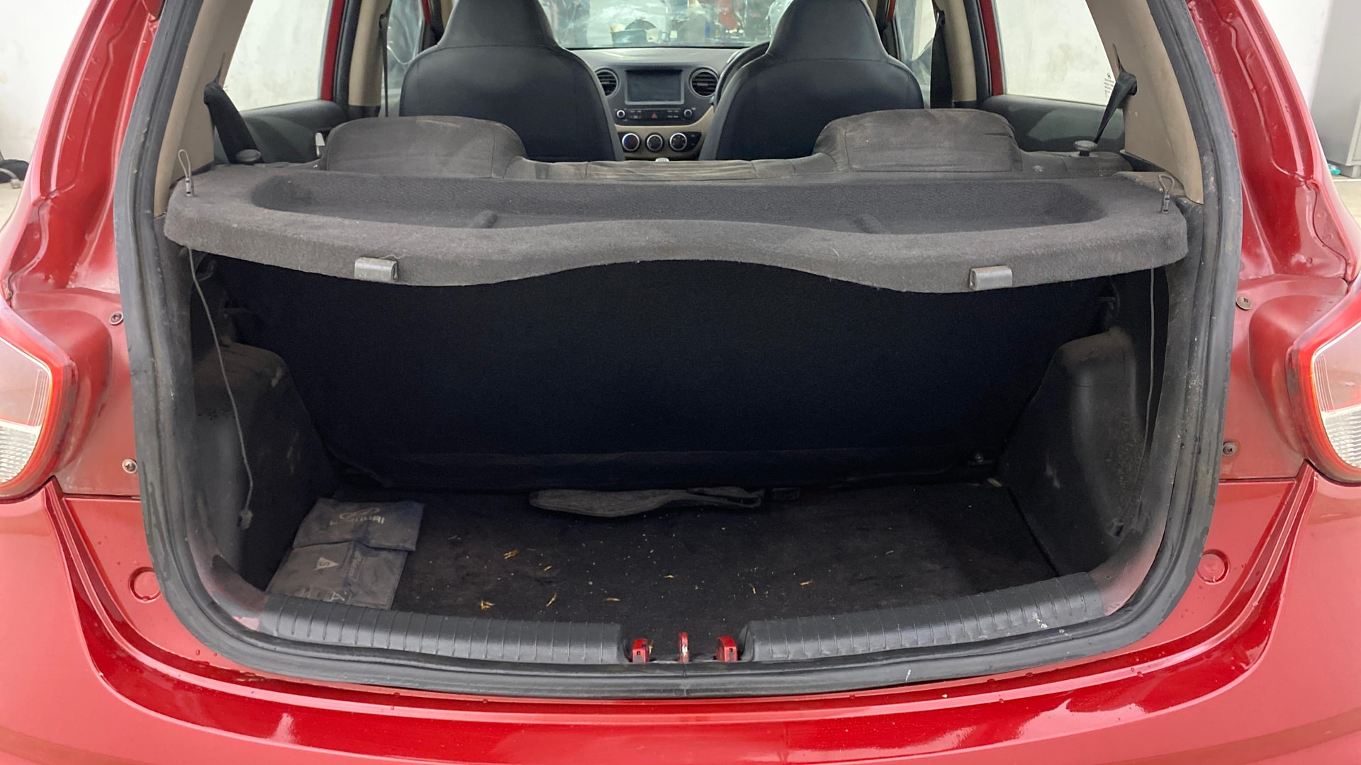 View 2017 Hyundai Grand i10 1.2 Sportz(O) Petrol Image 10 Used 2017 Hyundai Grand i10 1.2 Sportz(O) Petrol Image 10