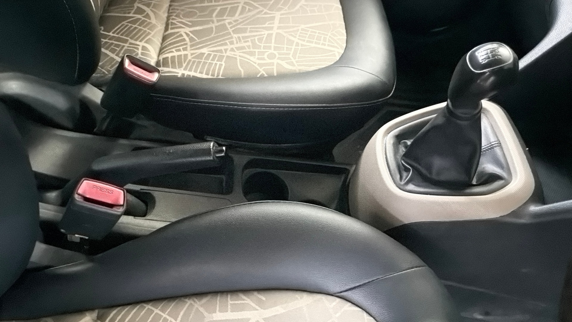 View 2017 Hyundai Grand i10 Magna 1.2 Kappa VTVT Image 38 Used 2017 Hyundai Grand i10 Magna 1.2 Kappa VTVT Image 38