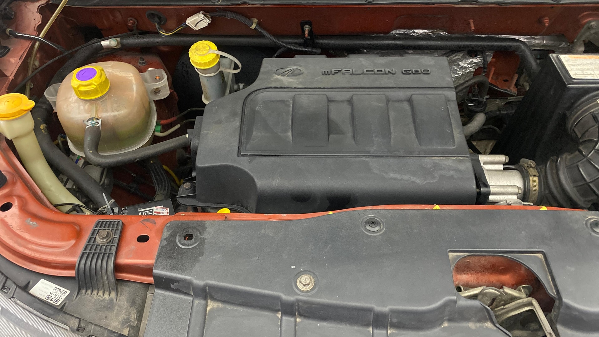 View 2016 Mahindra KUV100 K4 Plus Petrol 5 Seater BS IV Image 3 Used 2016 Mahindra KUV100 K4 Plus Petrol 5 Seater BS IV Image 3