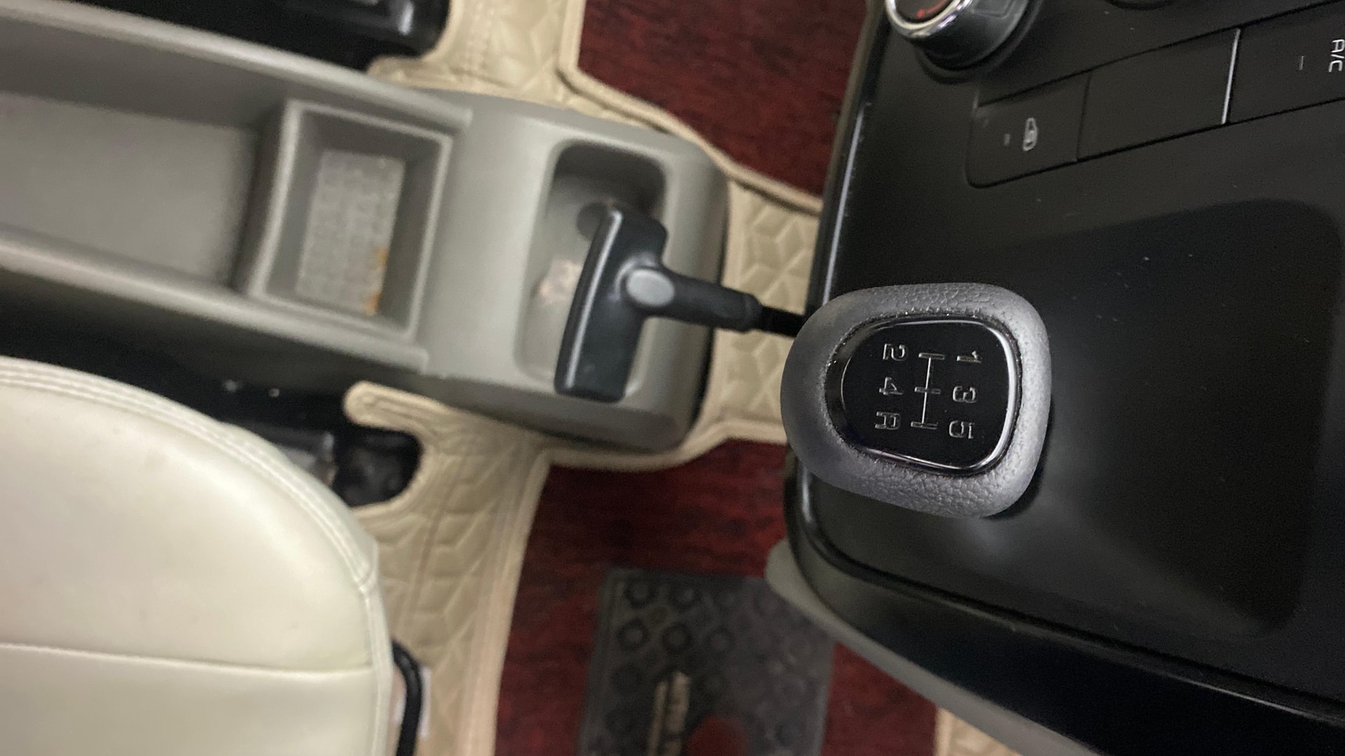 View 2016 Mahindra KUV100 K4 Plus Petrol 5 Seater BS IV Image 38 Used 2016 Mahindra KUV100 K4 Plus Petrol 5 Seater BS IV Image 38