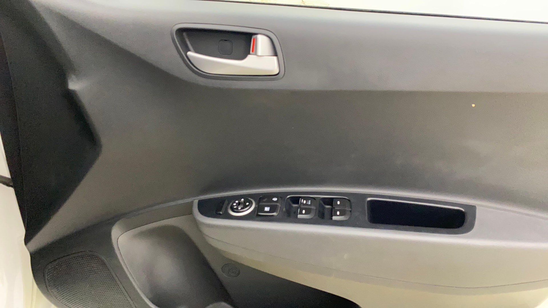 View 2018 Hyundai Grand i10 Sportz 1.2 Kappa VTVT Dual Tone Image 37 Used 2018 Hyundai Grand i10 Sportz 1.2 Kappa VTVT Dual Tone Image 37