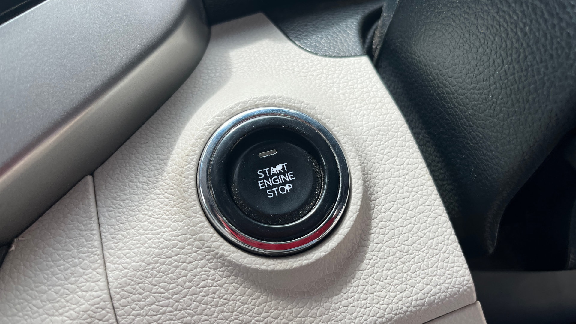 Used 2022 Mahindra XUV300 Used 2022 Mahindra XUV300