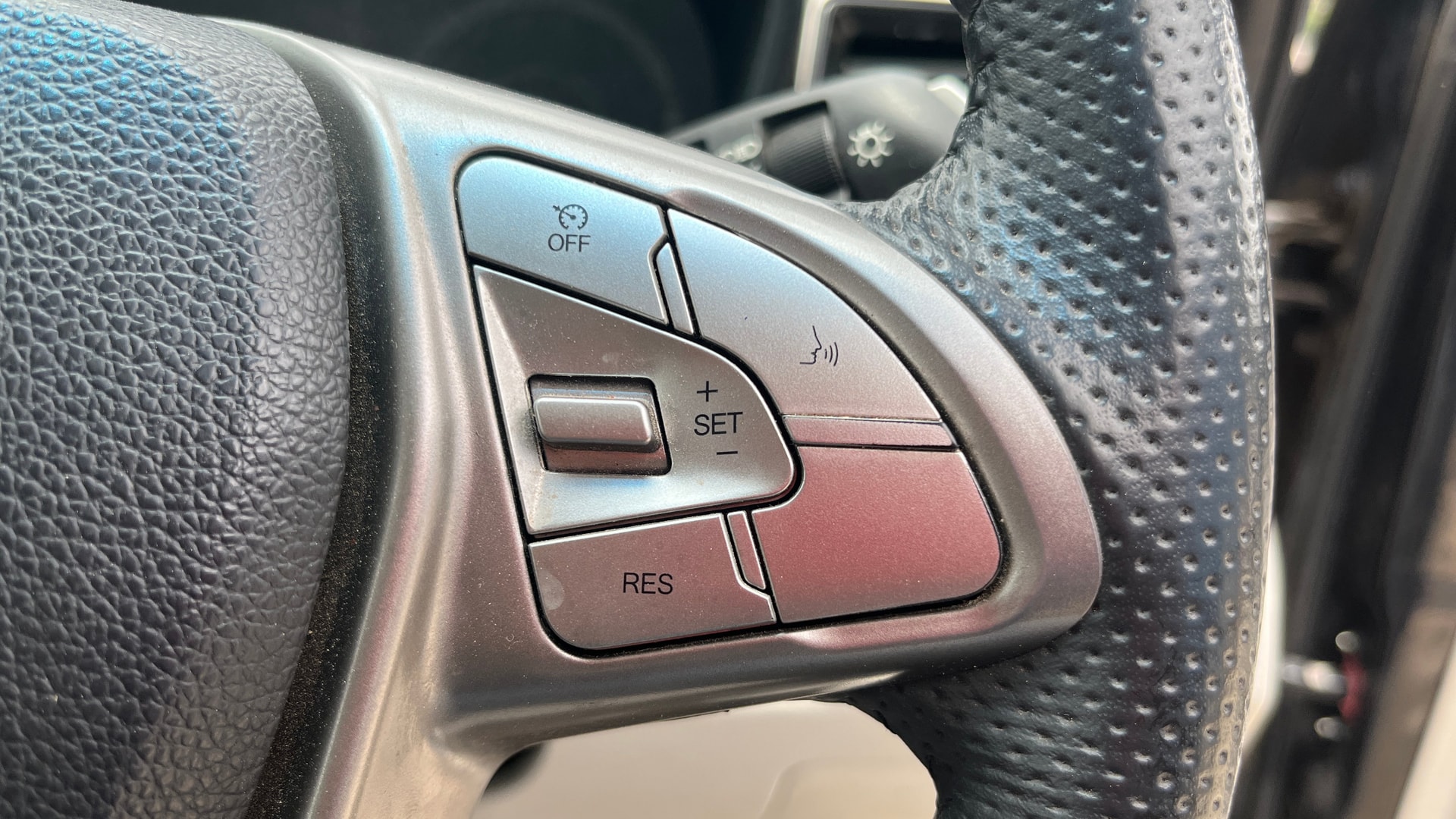 Used 2022 Mahindra XUV300 Used 2022 Mahindra XUV300