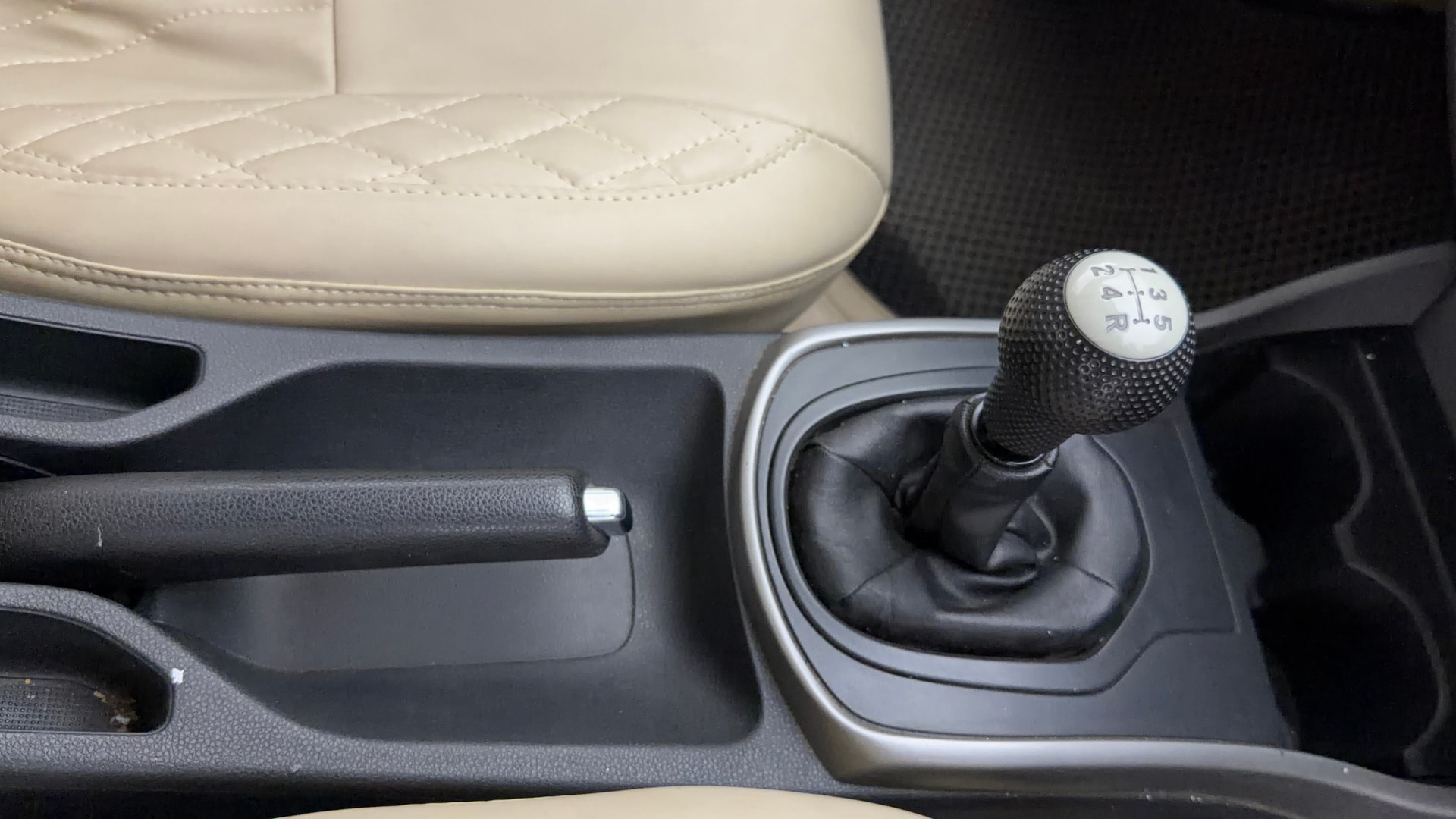 View 2021 Honda City ZX MT Diesel Anniversary Edition Image 41 Used 2021 Honda City ZX MT Diesel Anniversary Edition Image 41