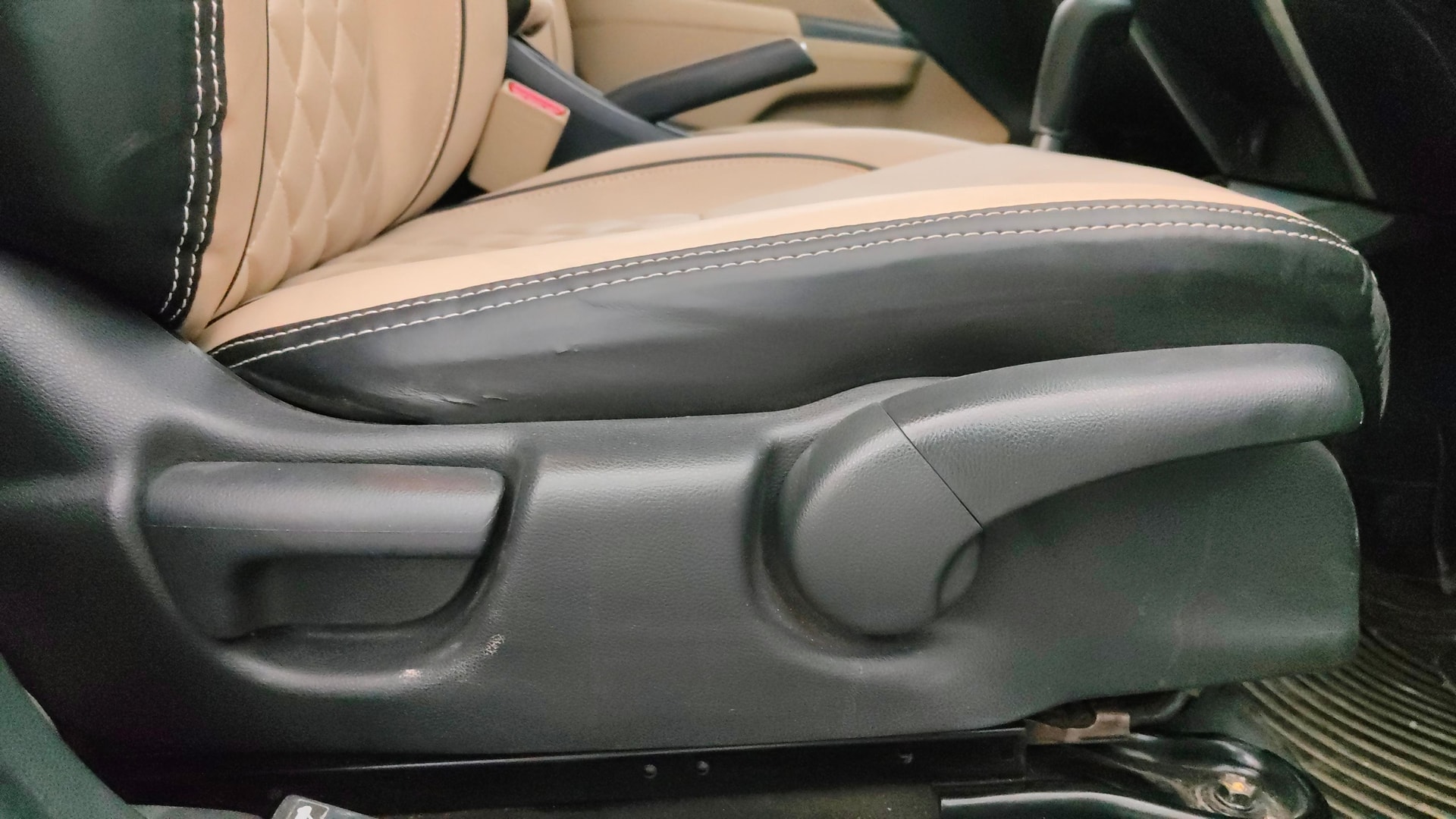 View 2015 Honda City ZX MT Diesel Anniversary Edition Image 18 Used 2015 Honda City ZX MT Diesel Anniversary Edition Image 18
