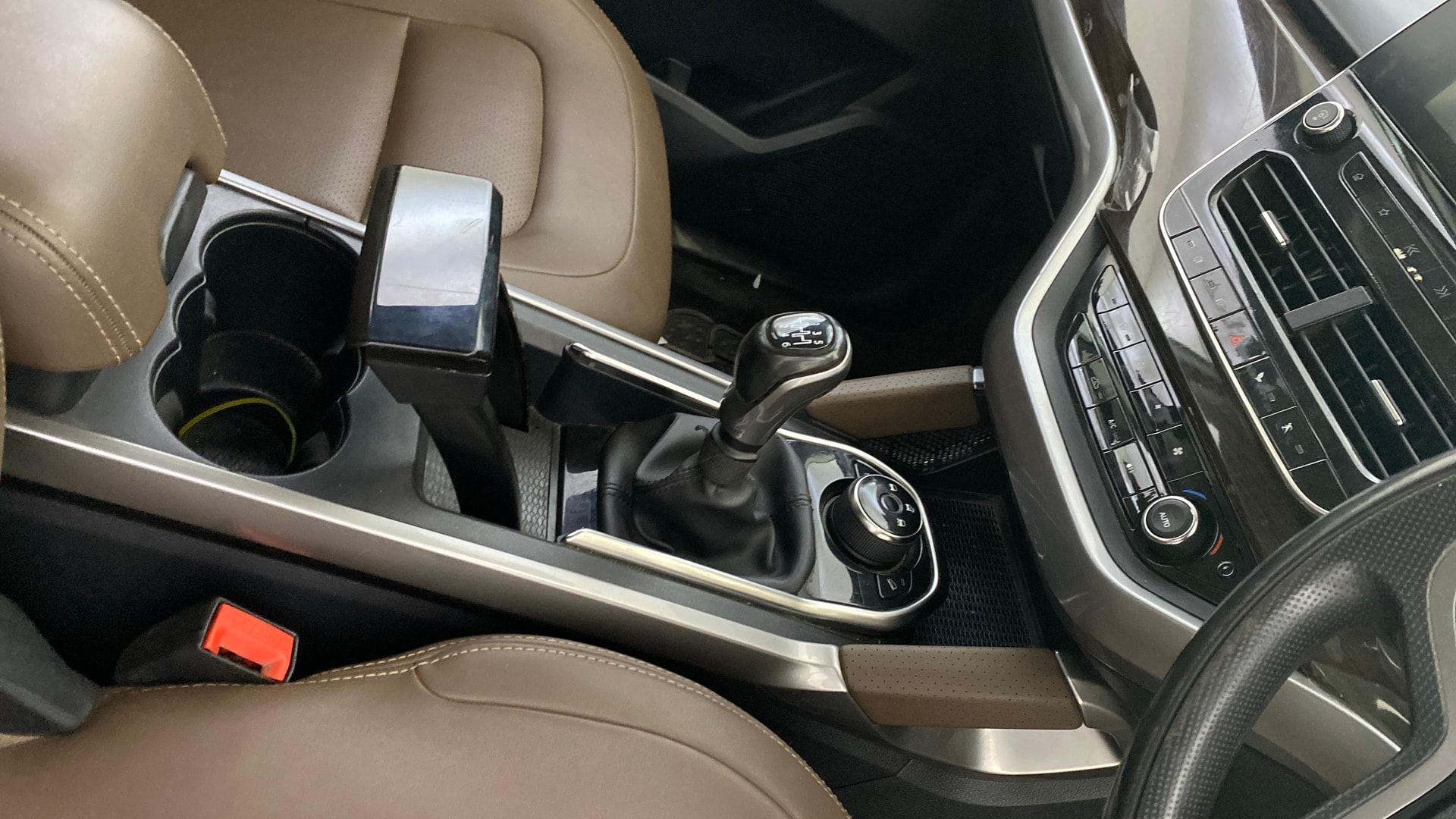 View 2019 Tata Harrier XE Image 39 Used 2019 Tata Harrier XE Image 39