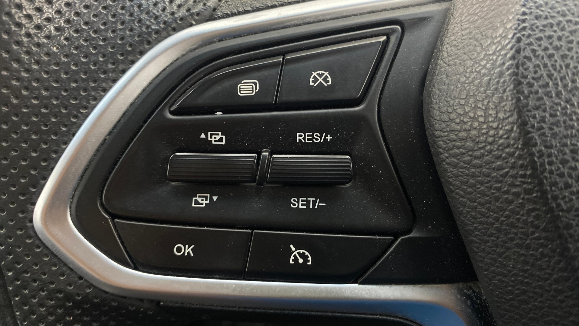 View 2019 MG Hector Sharp Diesel Image 3 Used 2019 MG Hector Sharp Diesel Image 3