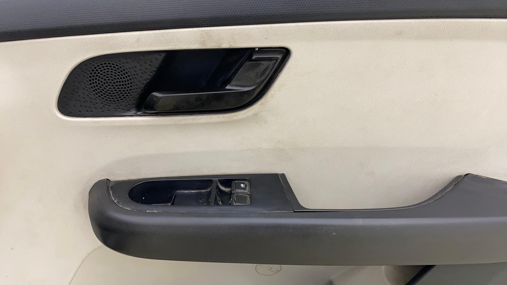 View 2022 Tata Altroz XE Petrol Image 33 Used 2022 Tata Altroz XE Petrol Image 33