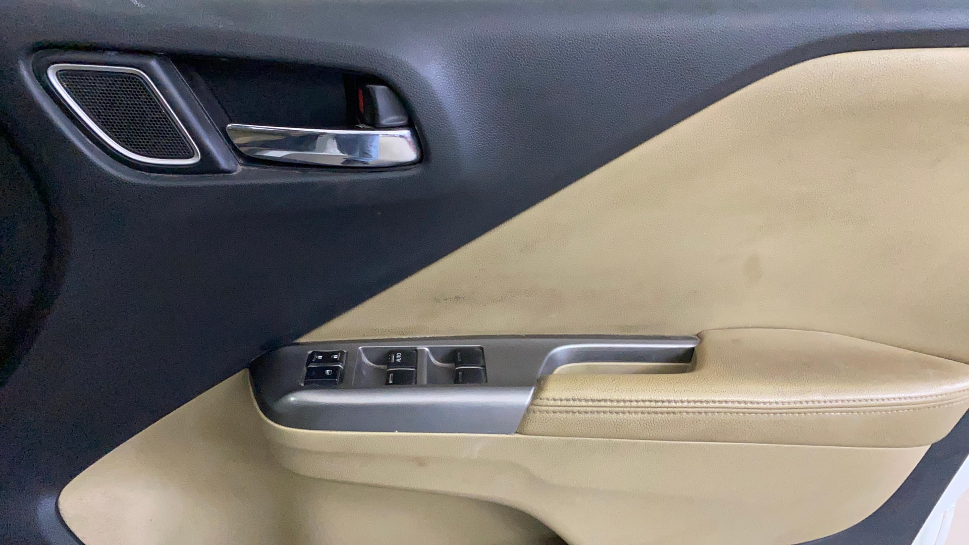 View 2017 Honda City ZX MT Diesel Anniversary Edition Image 39 Used 2017 Honda City ZX MT Diesel Anniversary Edition Image 39