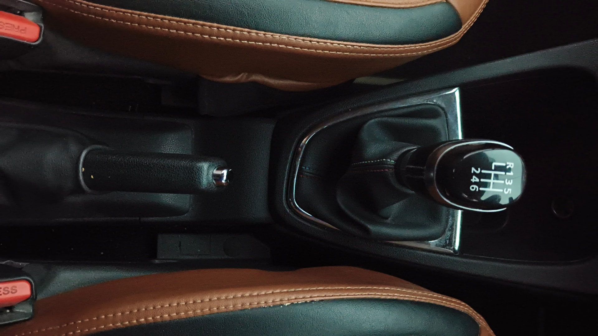 View 2019 Renault Captur RXT Diesel Dual Tone Image 39 Used 2019 Renault Captur RXT Diesel Dual Tone Image 39