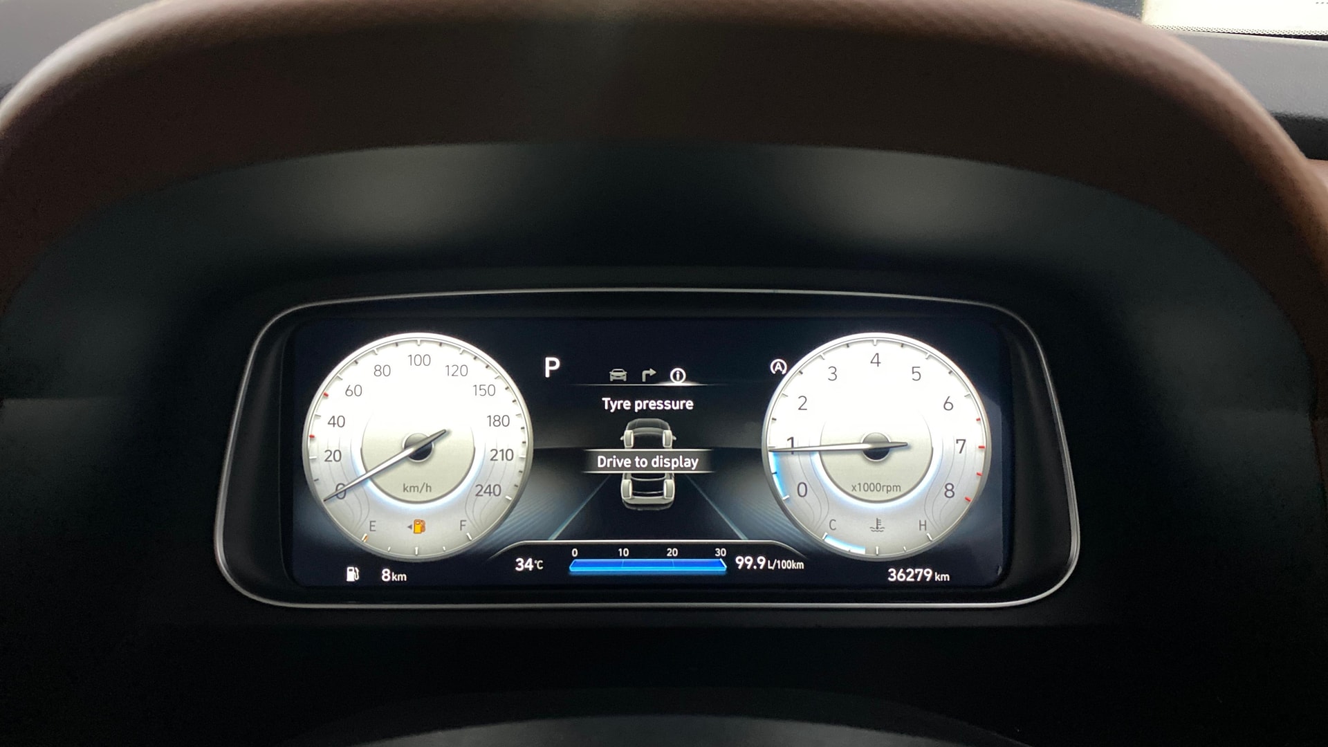 View 2023 Hyundai Alcazar Prestige 6 Seater MT Petrol Image 37 Used 2023 Hyundai Alcazar Prestige 6 Seater MT Petrol Image 37