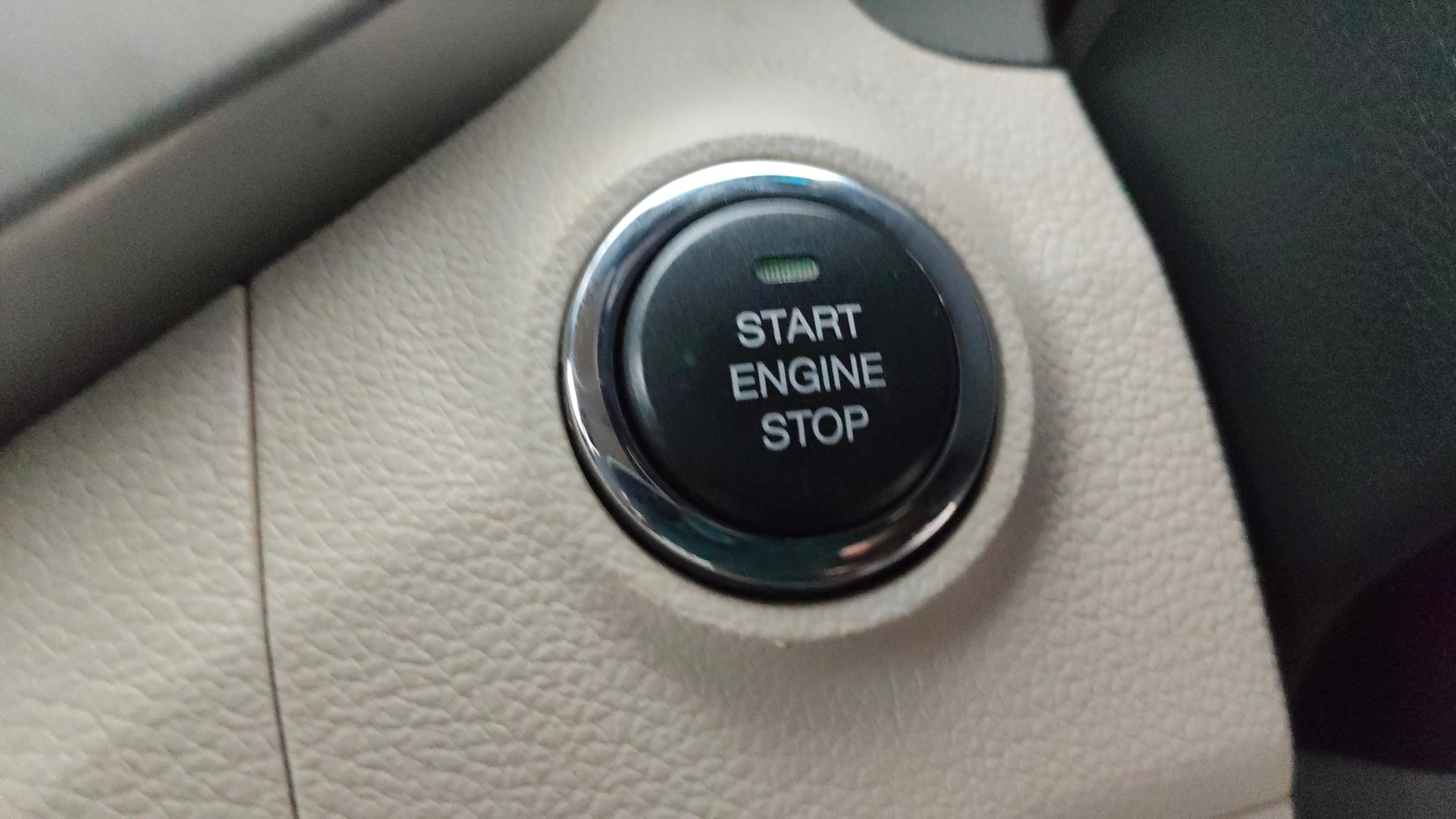 View 2019 Mahindra XUV300 W4 Petrol BS IV Image 40 Used 2019 Mahindra XUV300 W4 Petrol BS IV Image 40