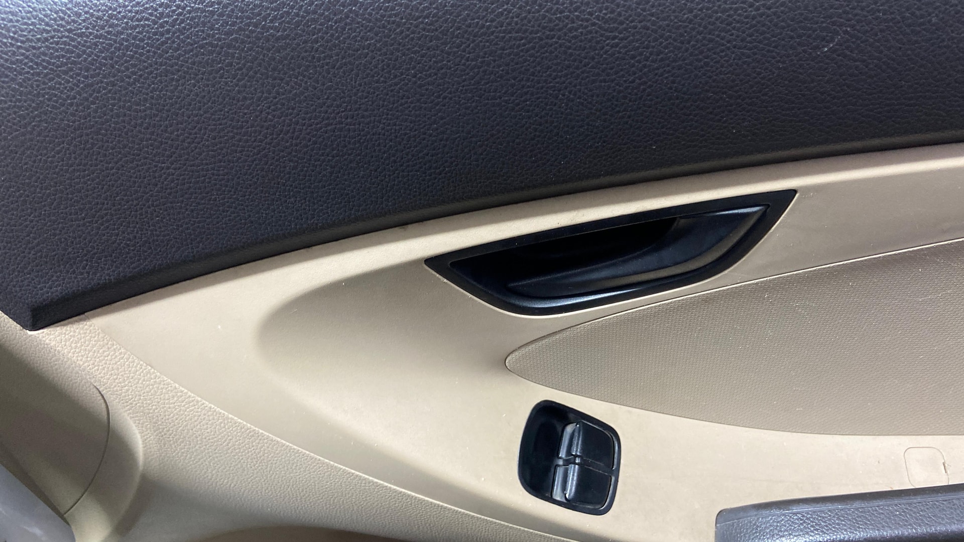 View 2013 Hyundai EON Era Plus Image 35 Used 2013 Hyundai EON Era Plus Image 35