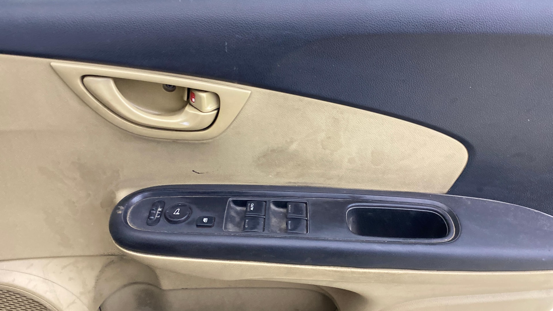 View 2015 Honda Mobilio E Diesel Image 34 Used 2015 Honda Mobilio E Diesel Image 34
