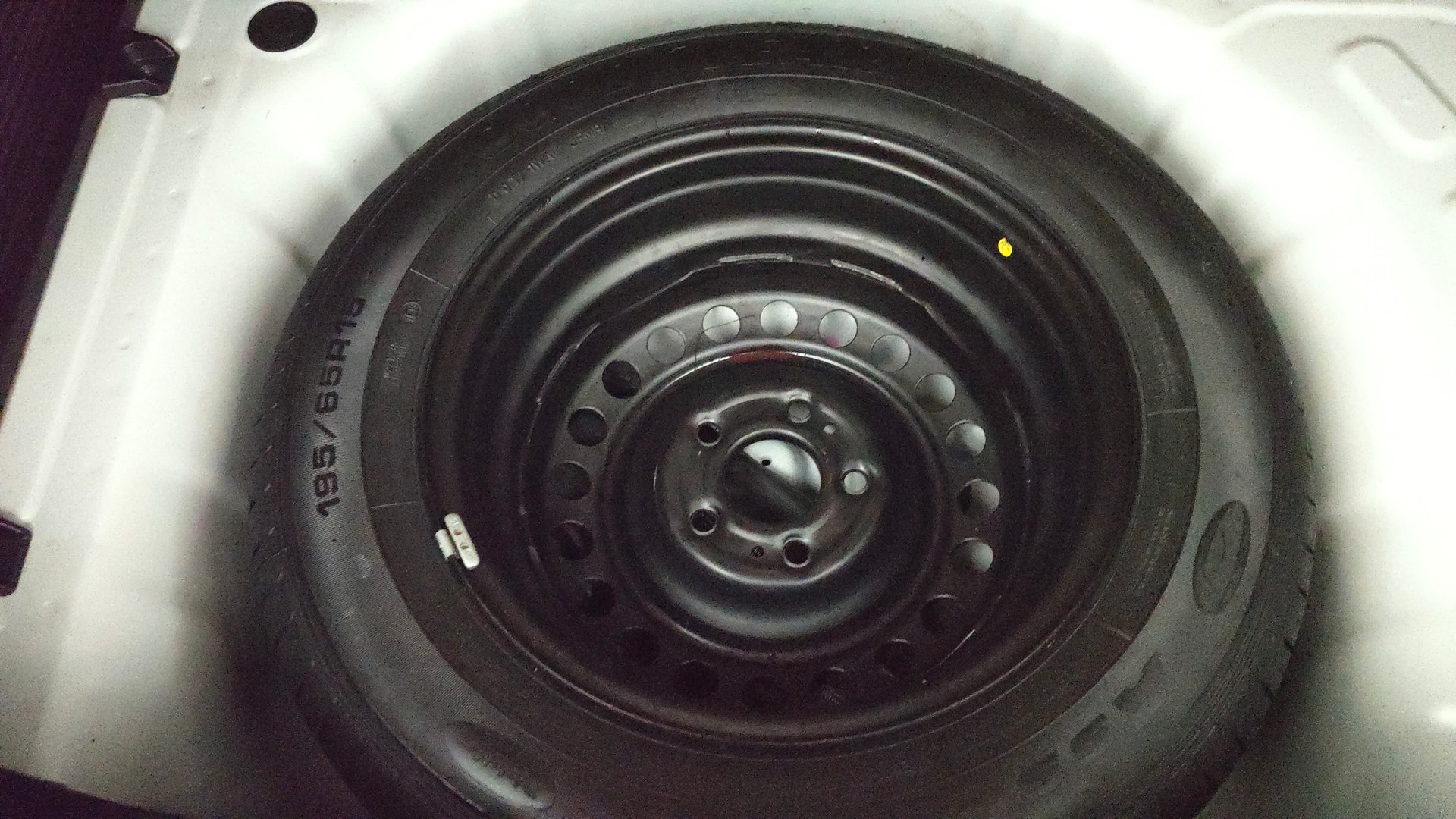 View 2023 Kia Sonet HTK Plus iMT Petrol Image 25 Used 2023 Kia Sonet HTK Plus iMT Petrol Image 25