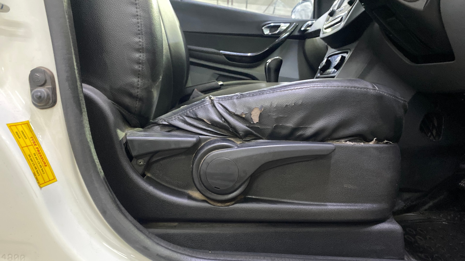 View 2017 Tata Tigor XZ (O) Petrol Image 18 Used 2017 Tata Tigor XZ (O) Petrol Image 18
