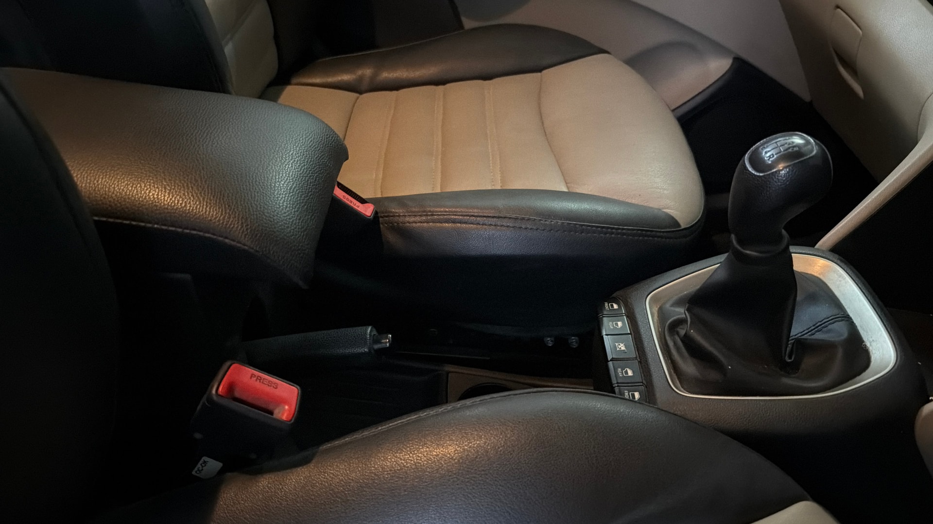 View 2018 Hyundai New Santro D-Lite Petrol Image 39 Used 2018 Hyundai New Santro D-Lite Petrol Image 39