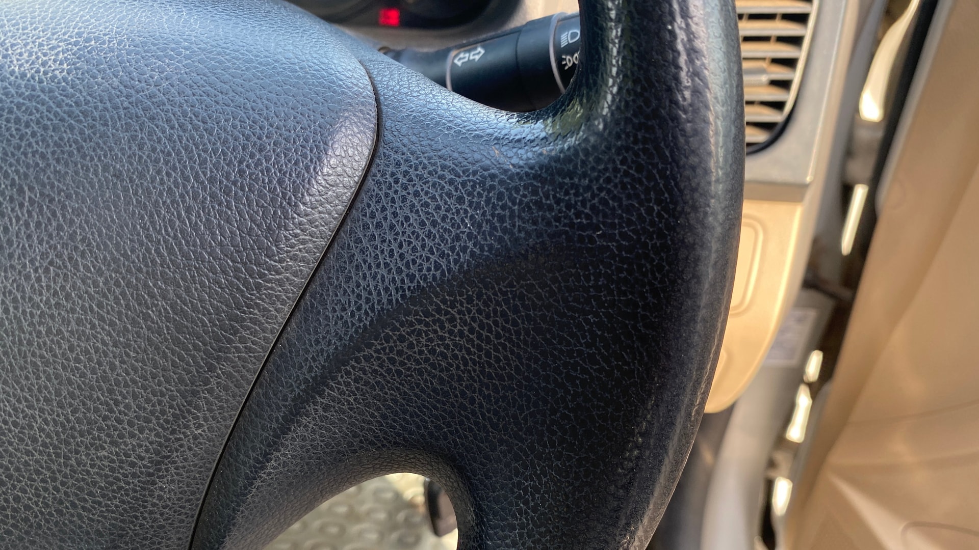 View 2016 Hyundai EON Era Plus Image 3 Used 2016 Hyundai EON Era Plus Image 3