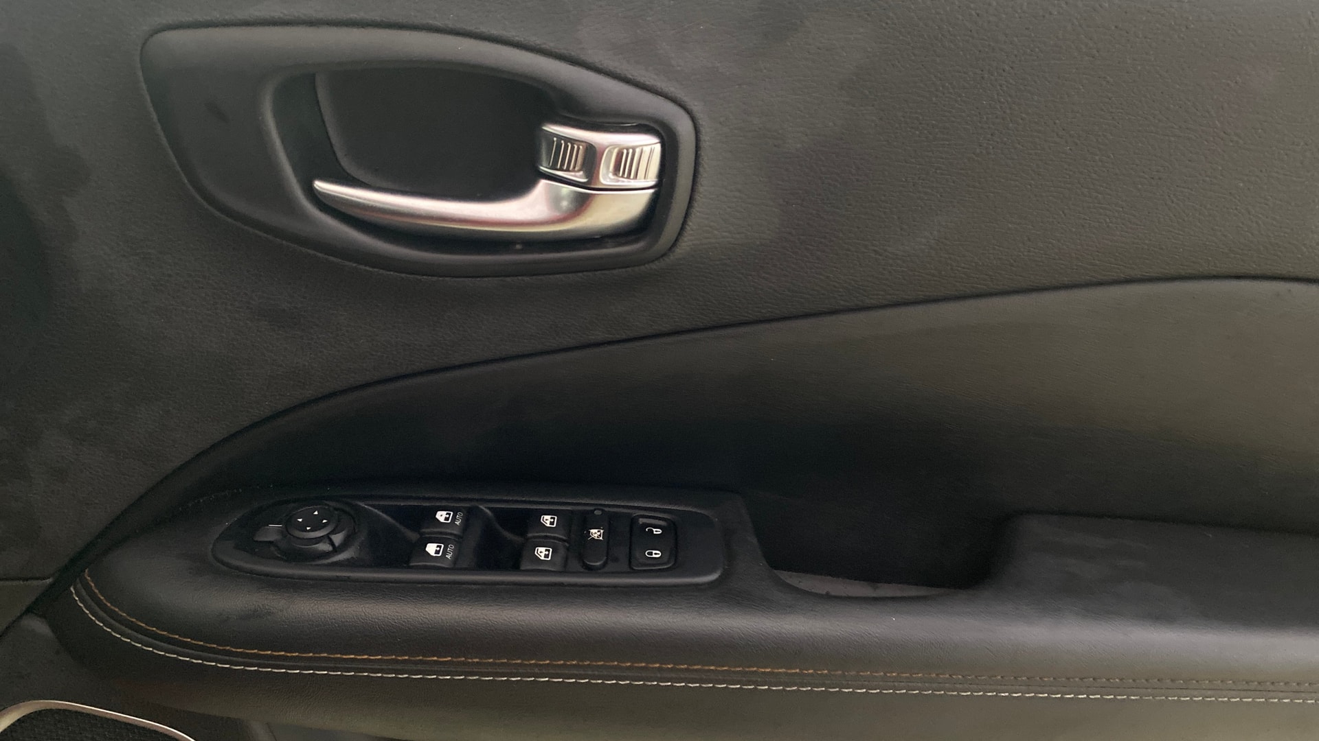 View 2018 Jeep Compass Sport 1.4 Multi AIR Petrol BS IV Image 33 Used 2018 Jeep Compass Sport 1.4 Multi AIR Petrol BS IV Image 33