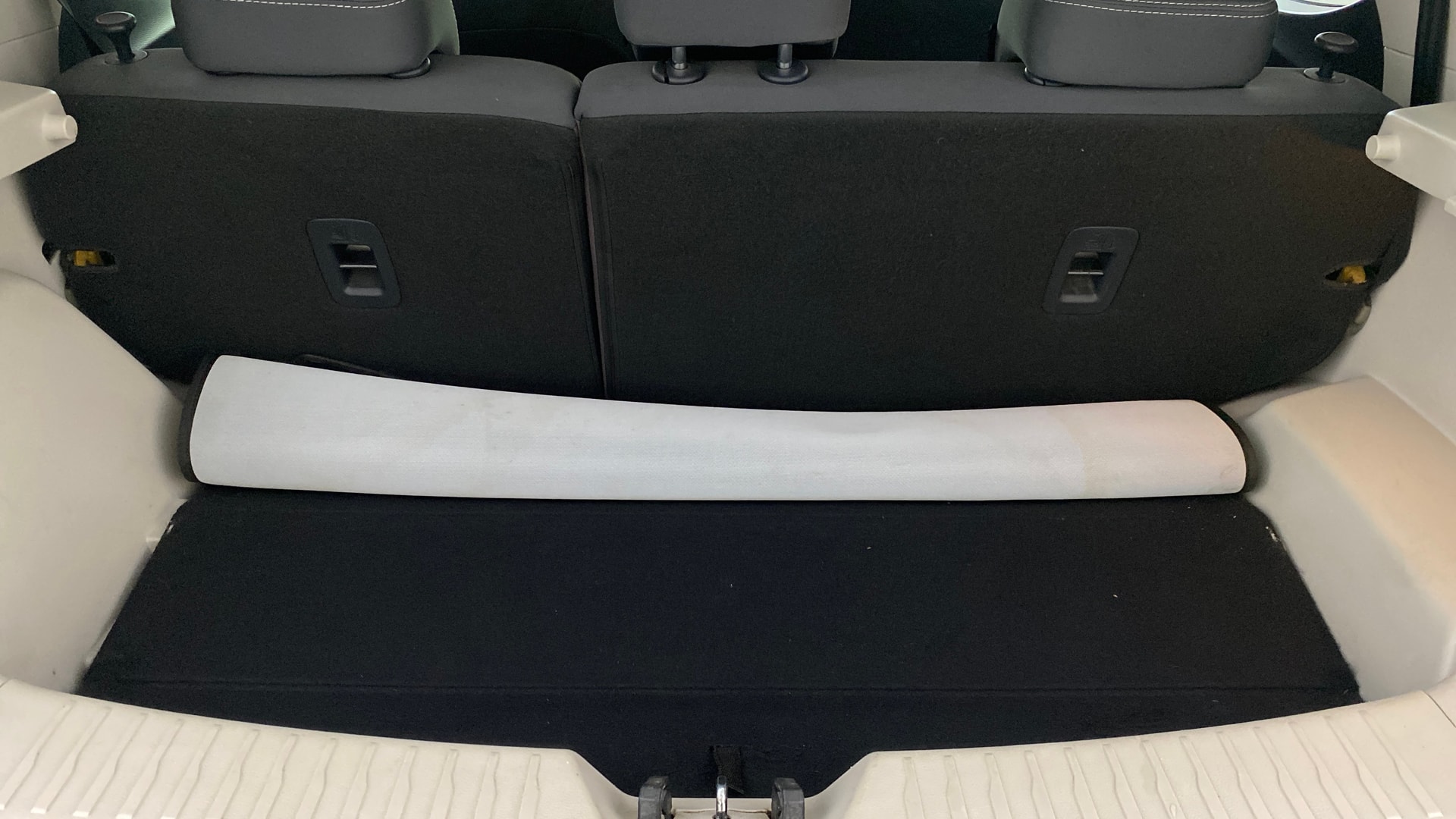 View 2019 Mahindra XUV300 W4 Petrol BS IV Image 10 Used 2019 Mahindra XUV300 W4 Petrol BS IV Image 10