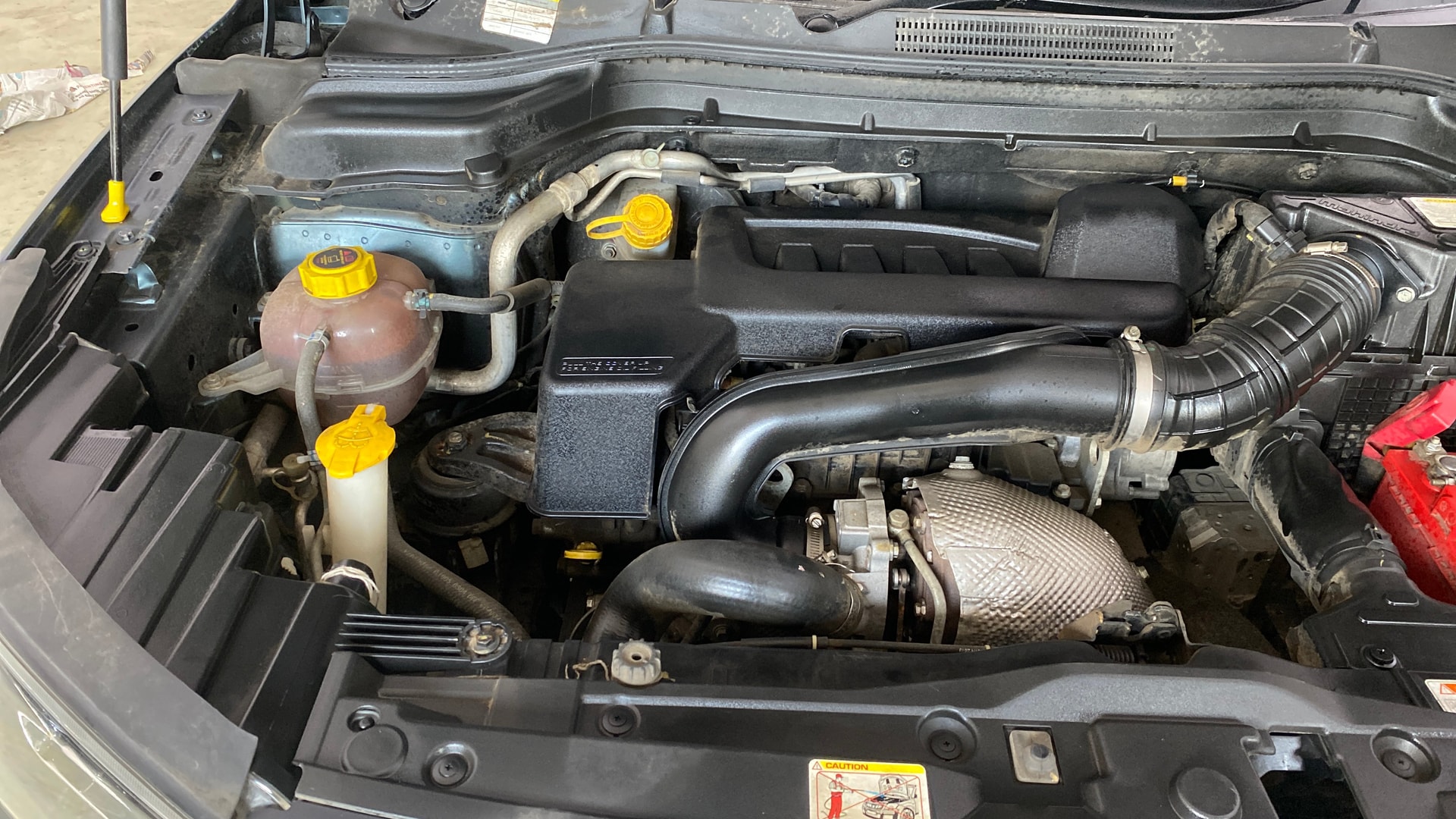 View 2019 Mahindra XUV300 W4 Petrol BS IV Image 3 Used 2019 Mahindra XUV300 W4 Petrol BS IV Image 3