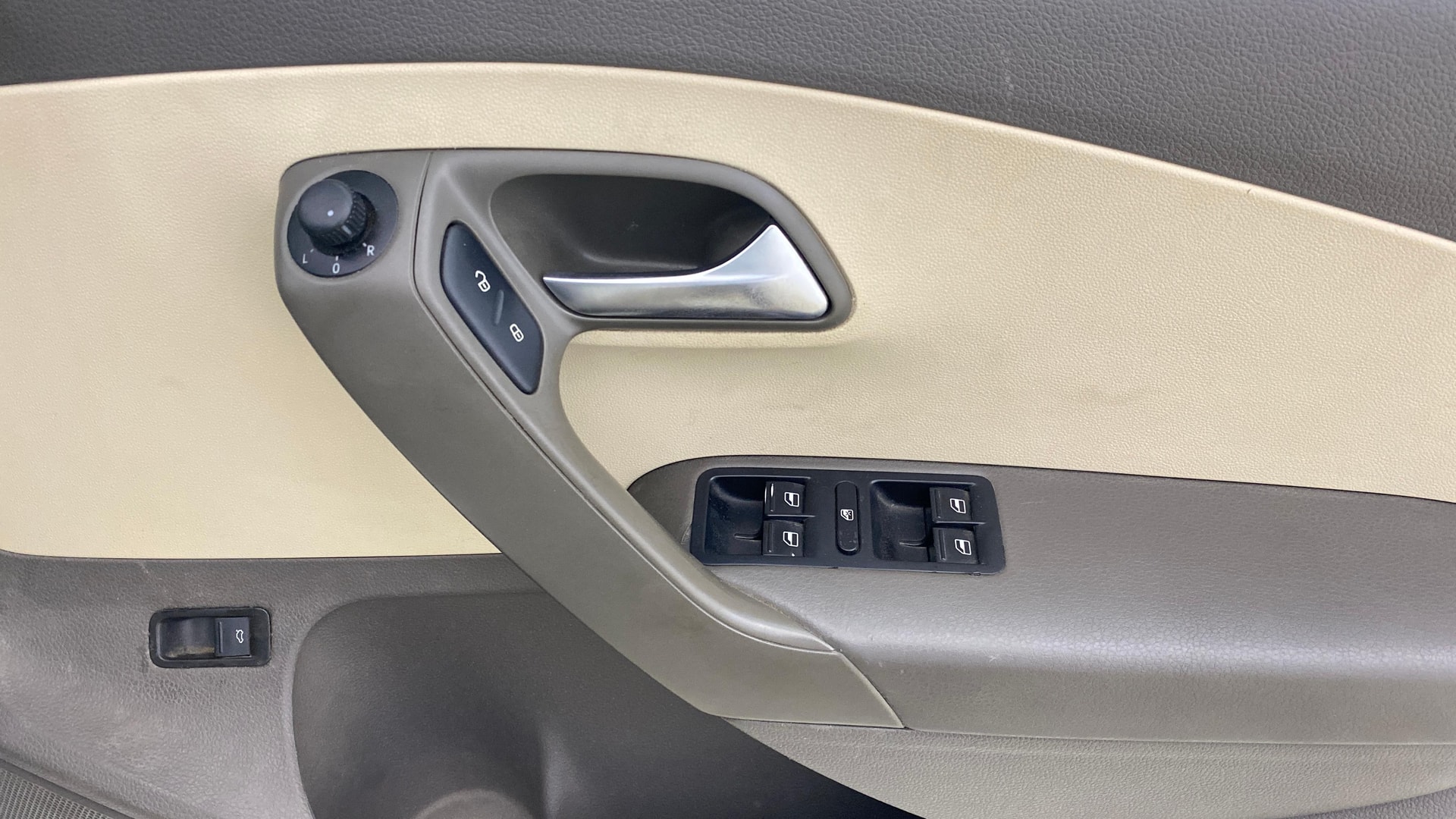 View 2015 Volkswagen Vento DSG Image 33 Used 2015 Volkswagen Vento DSG Image 33
