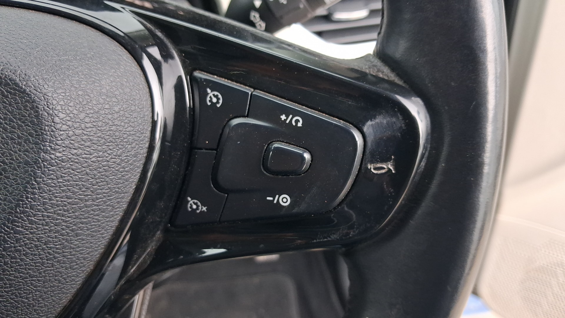 View 2023 Tata Nexon Revotron XE Image 3 Used 2023 Tata Nexon Revotron XE Image 3