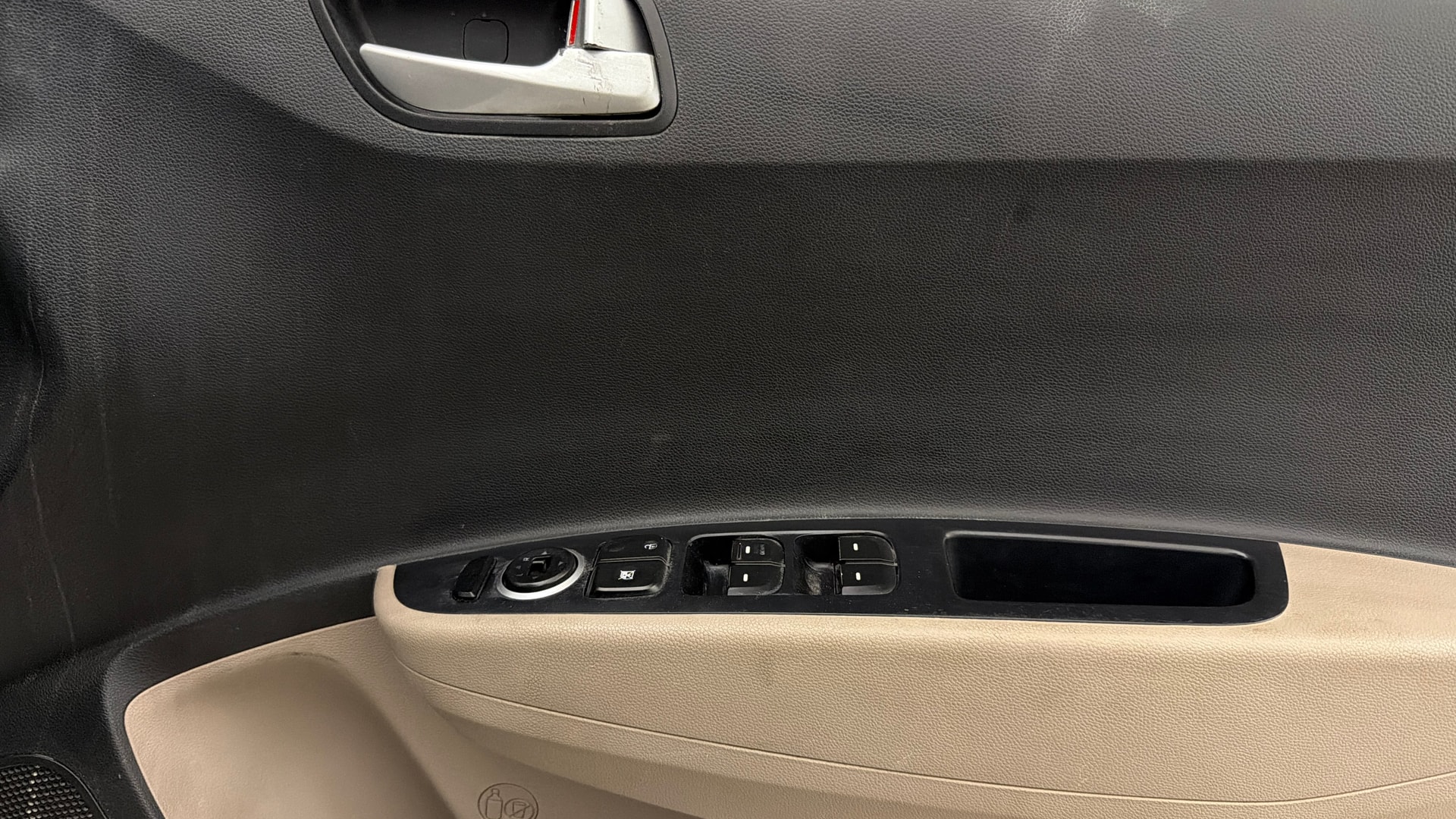 View 2016 Hyundai Grand i10 Sportz 1.2 Kappa Image 32 Used 2016 Hyundai Grand i10 Sportz 1.2 Kappa Image 32