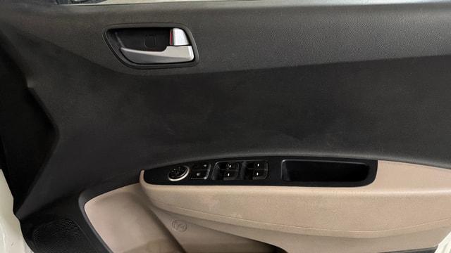 View Hyundai Grand i10 Image 32 Used Hyundai Grand i10 Image 32