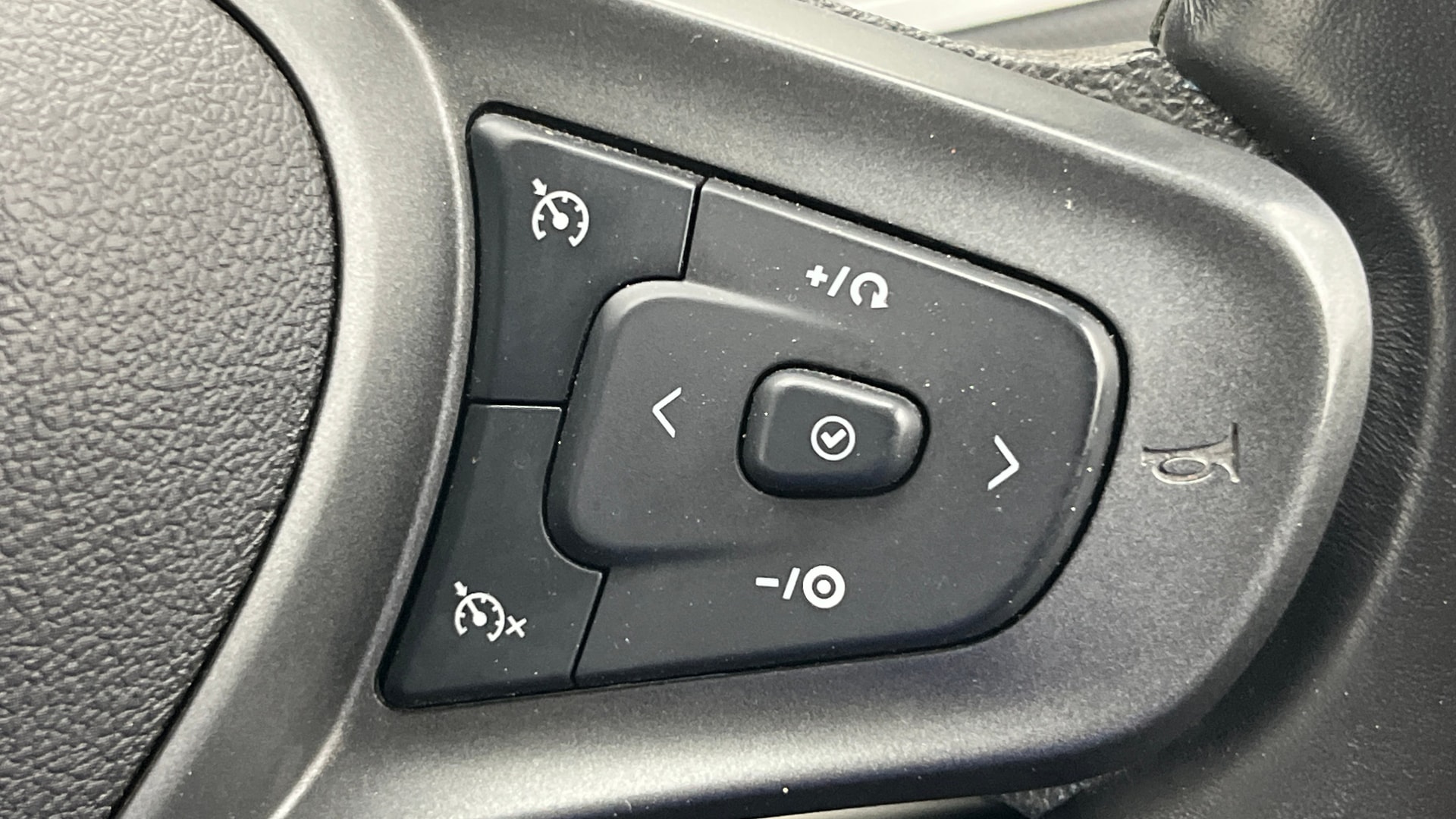 View 2021 Tata Altroz XZ Plus Petrol Image 3 Used 2021 Tata Altroz XZ Plus Petrol Image 3