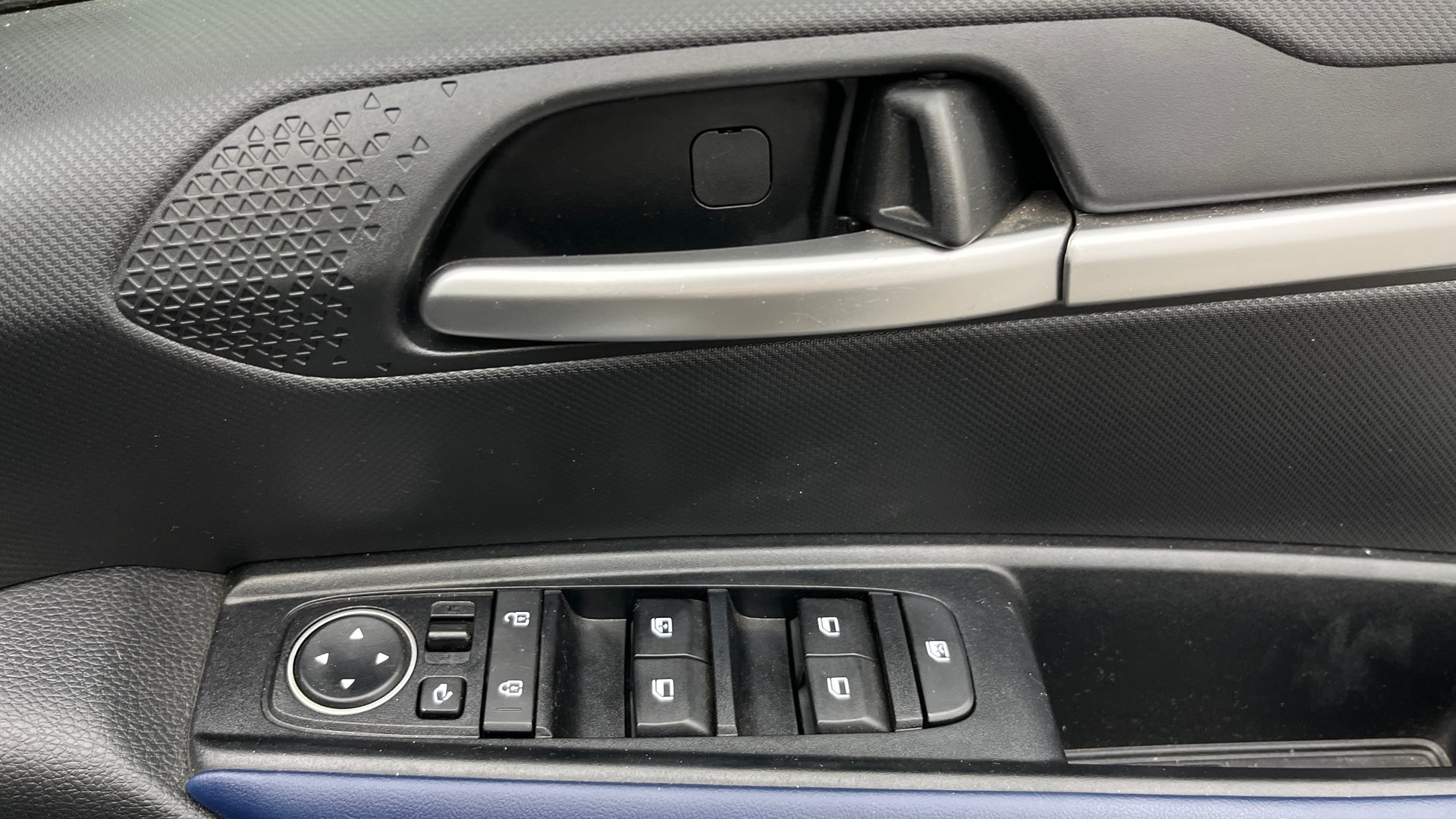 View 2025 Kia Sonet HTE Petrol Image 33 Used 2025 Kia Sonet HTE Petrol Image 33