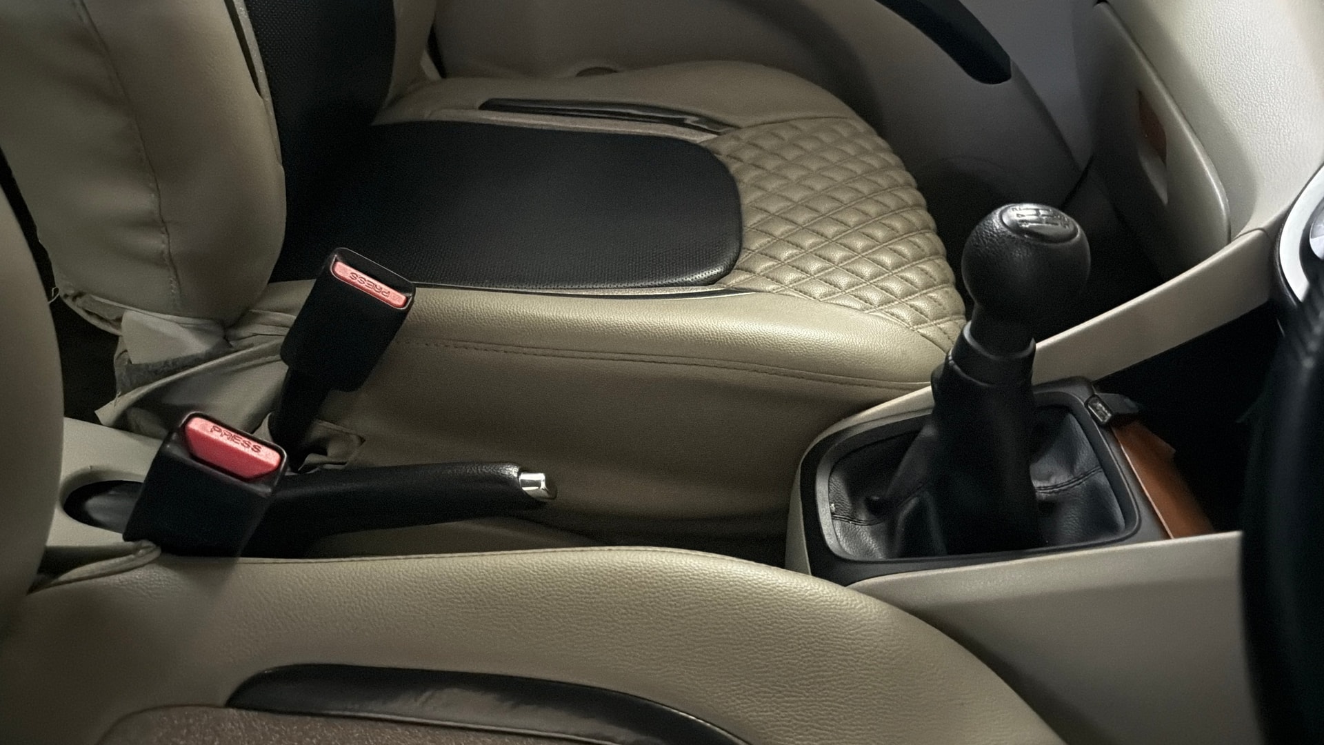 View 2020 Maruti Suzuki 1000 Base Variant Image 38 Used 2020 Maruti Suzuki 1000 Base Variant Image 38