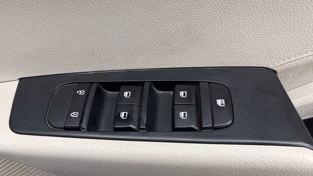 View Kia Carens Image 34 Used Kia Carens Image 34