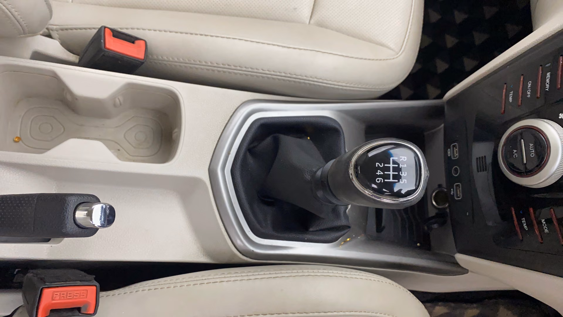 Used 2021 Mahindra XUV300 Used 2021 Mahindra XUV300