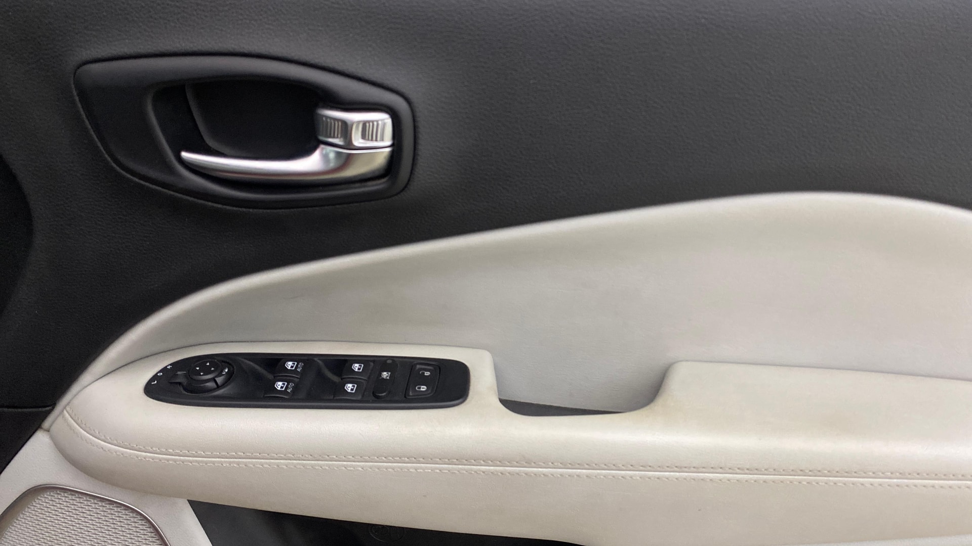 View 2020 Jeep Compass Longitude Plus 2.0 Diesel Image 33 Used 2020 Jeep Compass Longitude Plus 2.0 Diesel Image 33